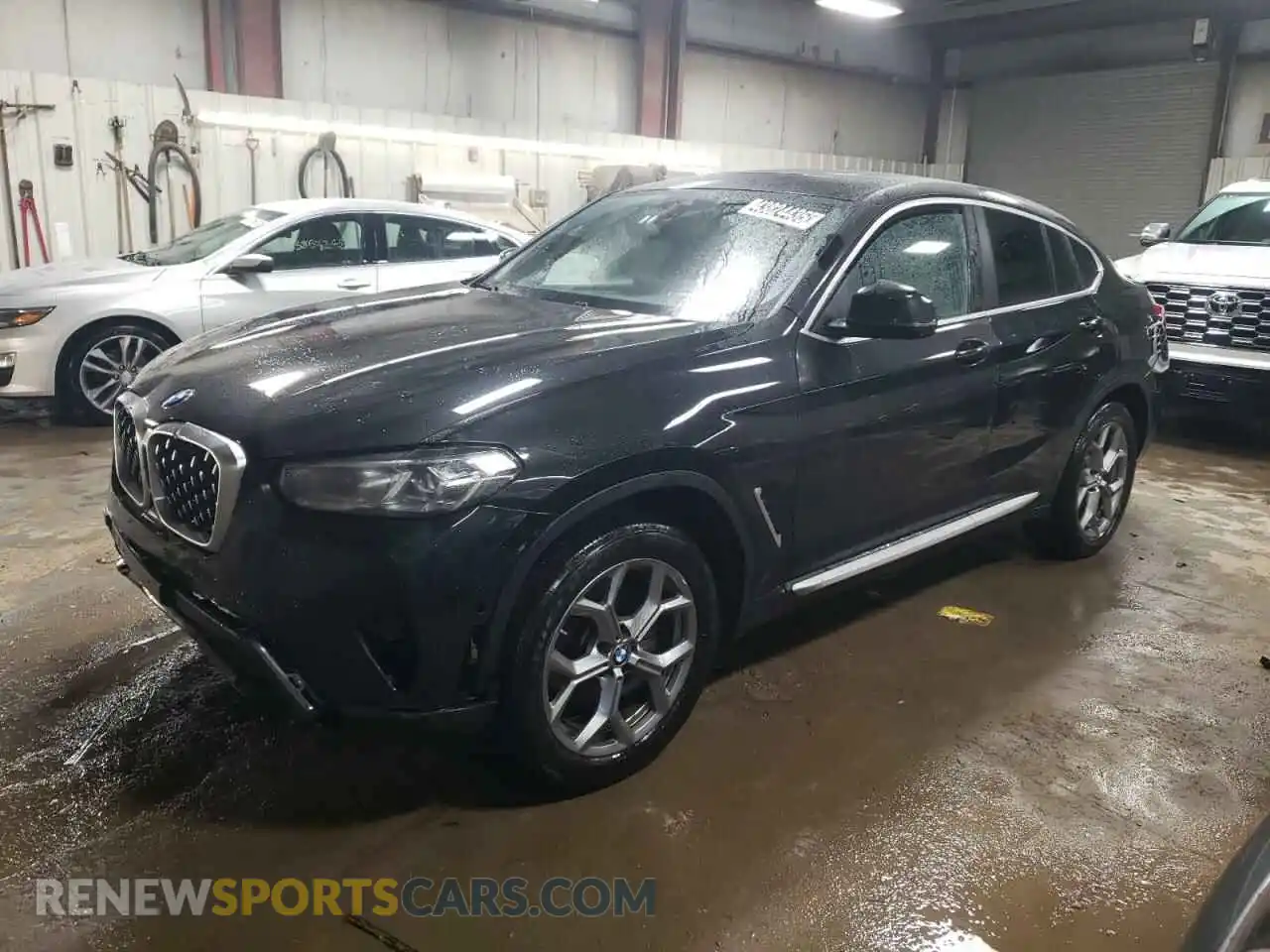 1 Photograph of a damaged car 5UX33DT09R9W80981 BMW X4 2024