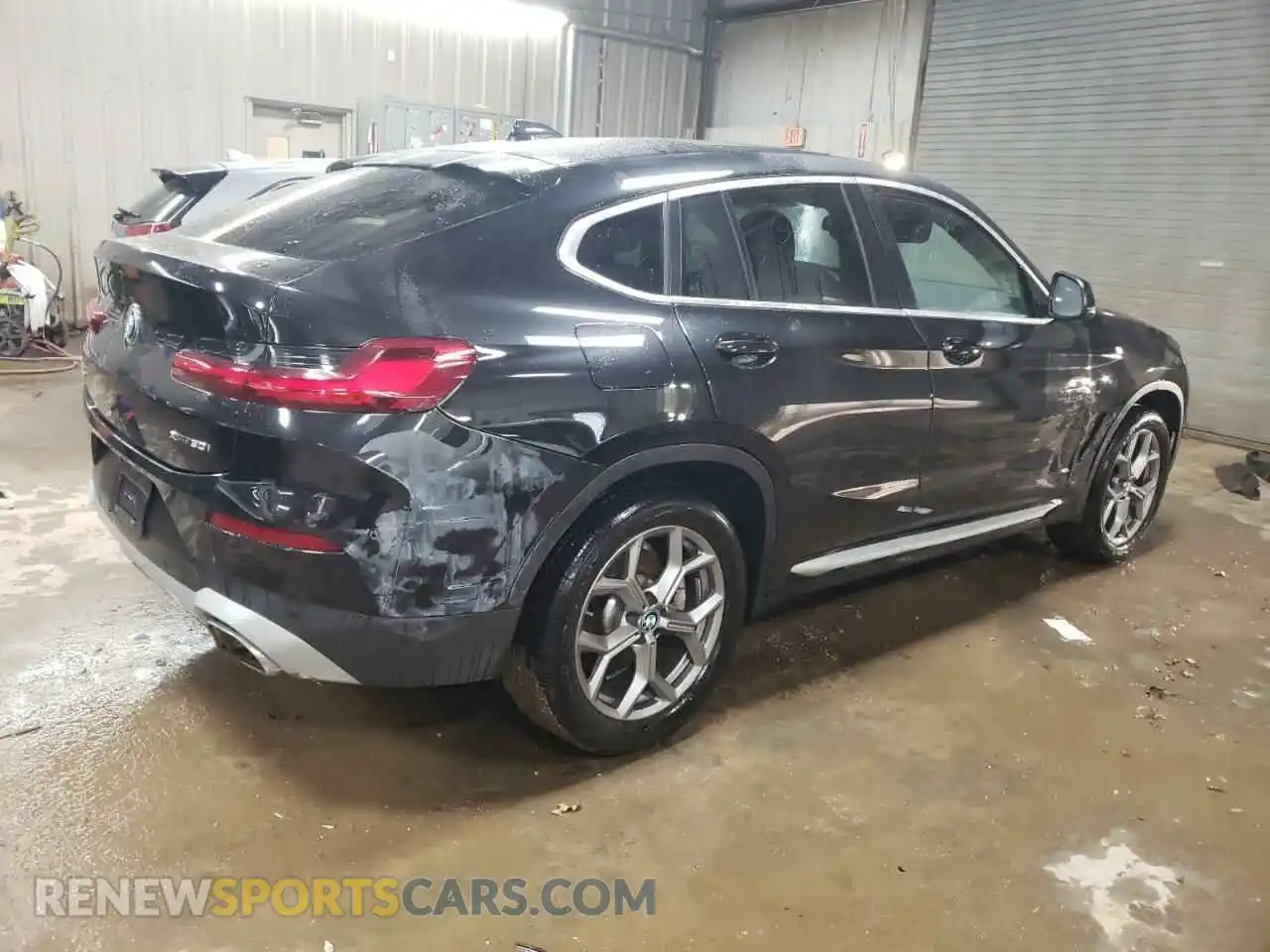3 Photograph of a damaged car 5UX33DT09R9W80981 BMW X4 2024