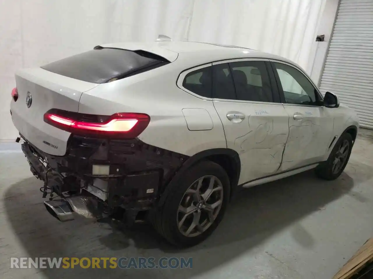 3 Photograph of a damaged car 5UX33DT09R9X14997 BMW X4 2024