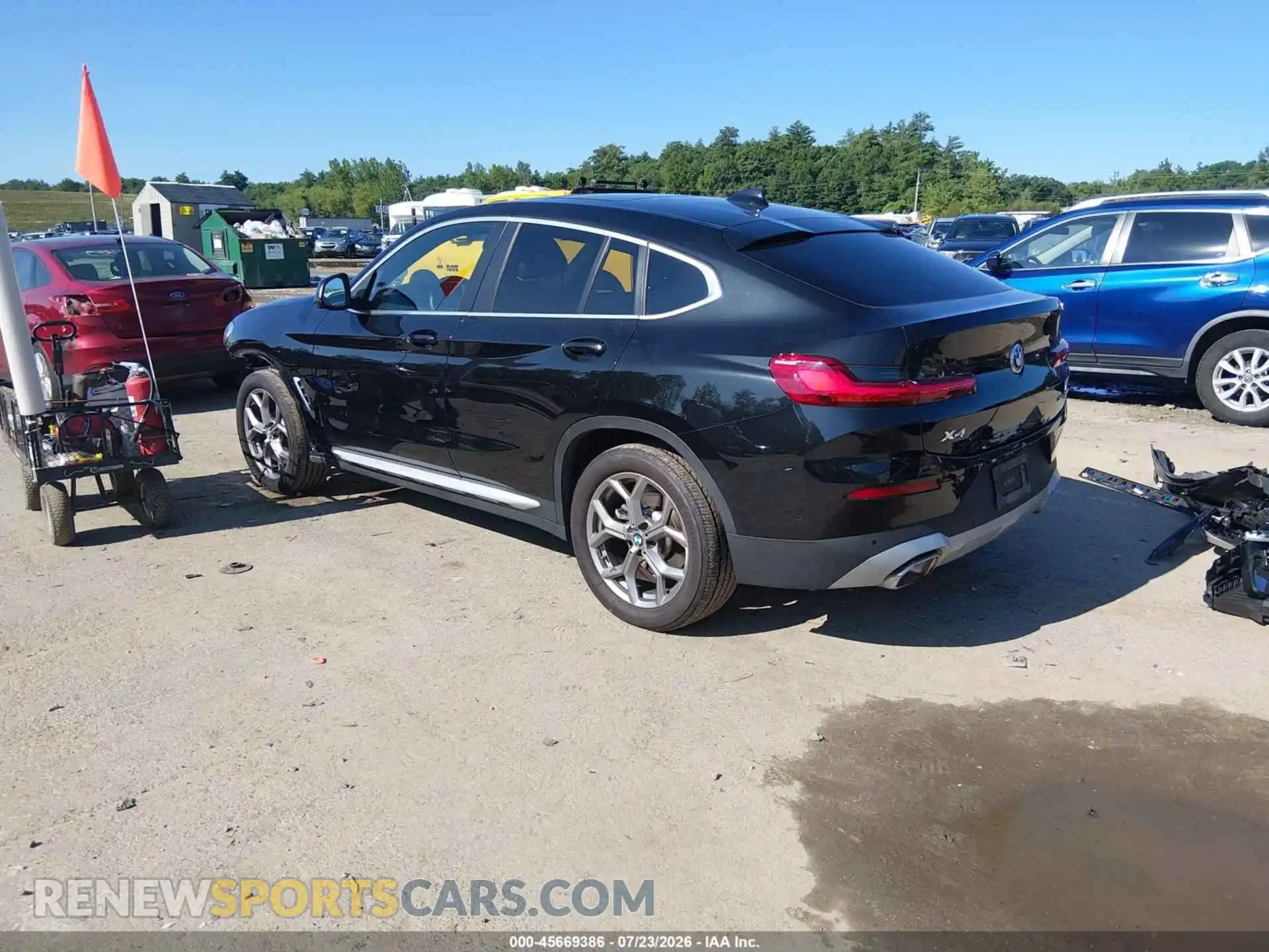 3 Photograph of a damaged car 5UX33DT09R9X30536 BMW X4 2024