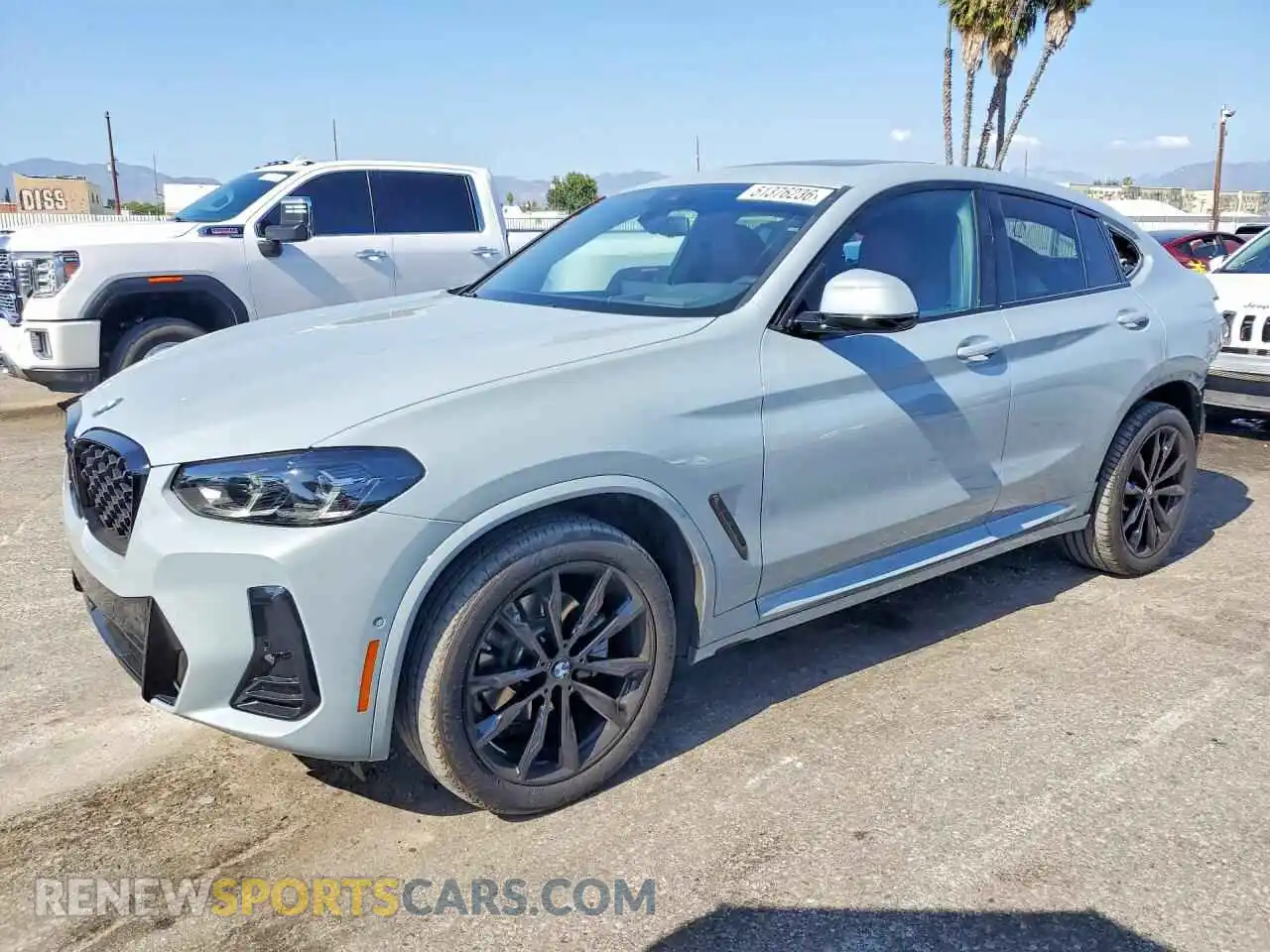 1 Photograph of a damaged car 5UX33DT0XR9V11150 BMW X4 2024