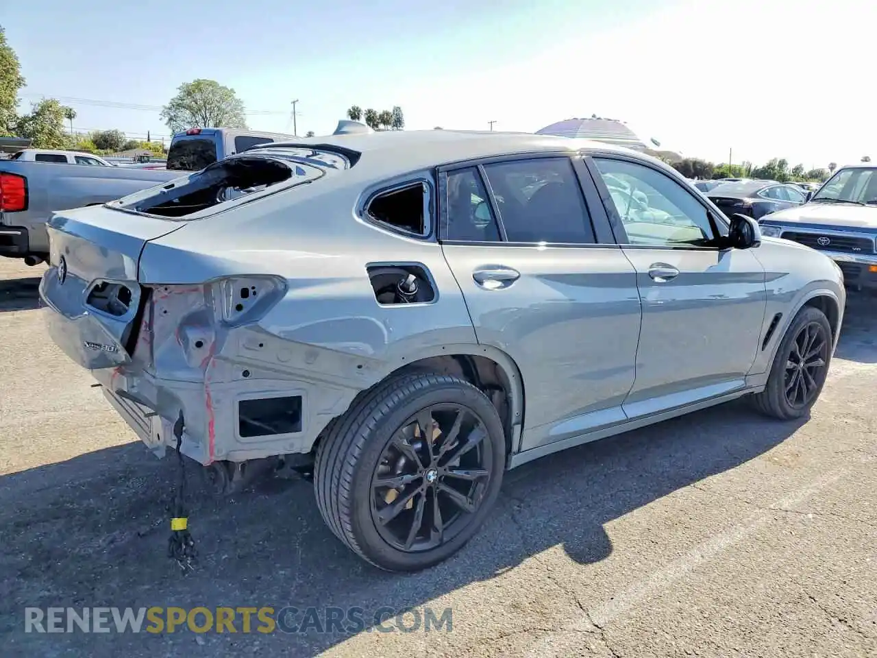 3 Photograph of a damaged car 5UX33DT0XR9V11150 BMW X4 2024