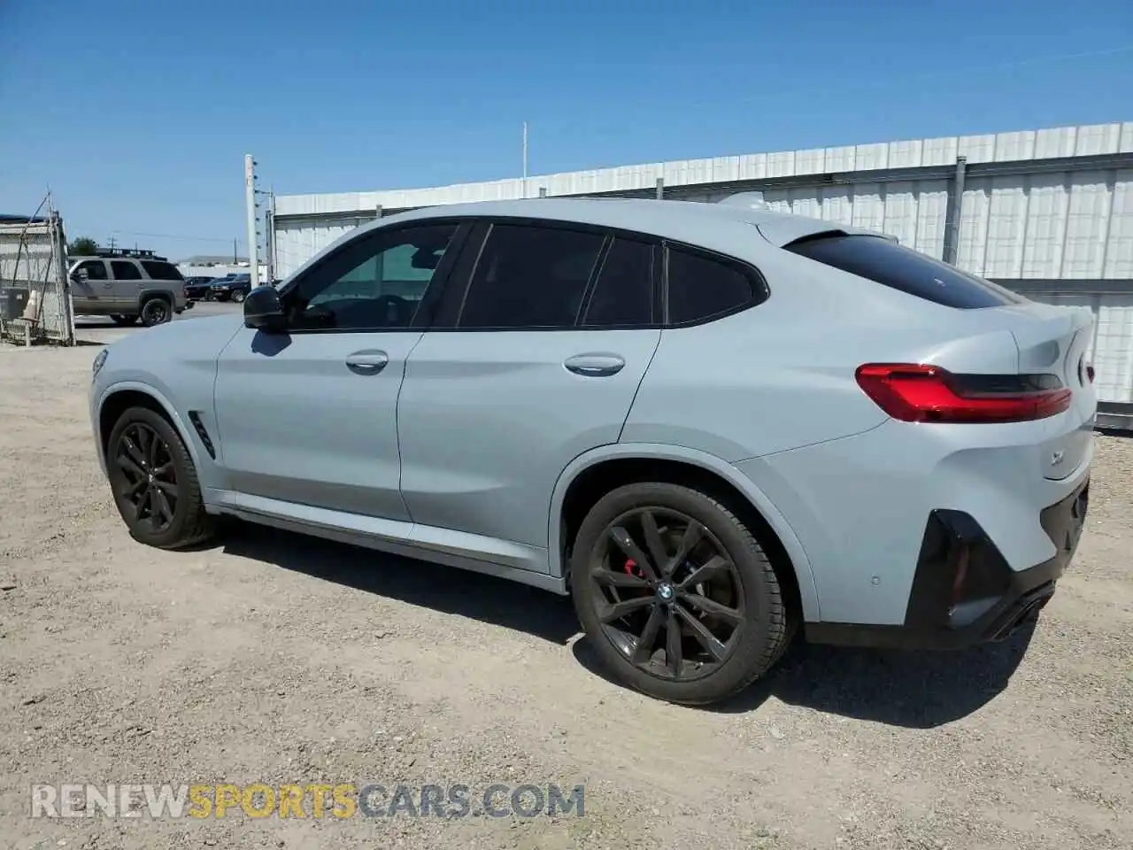 2 Фотография поврежденного автомобиля 5UX43DT00R9X03584 BMW X4 2024