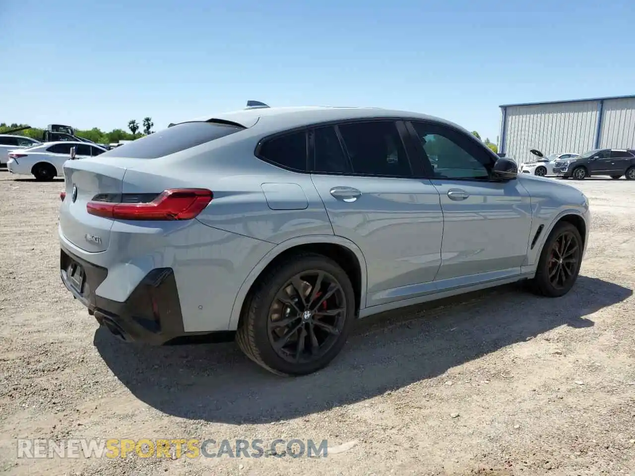 3 Фотография поврежденного автомобиля 5UX43DT00R9X03584 BMW X4 2024