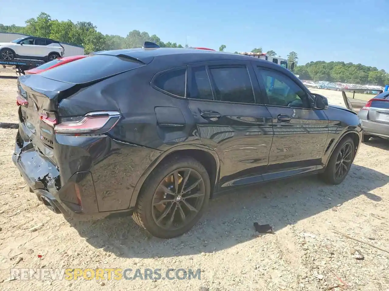 3 Photograph of a damaged car 5UX43DT02R9X32908 BMW X4 2024