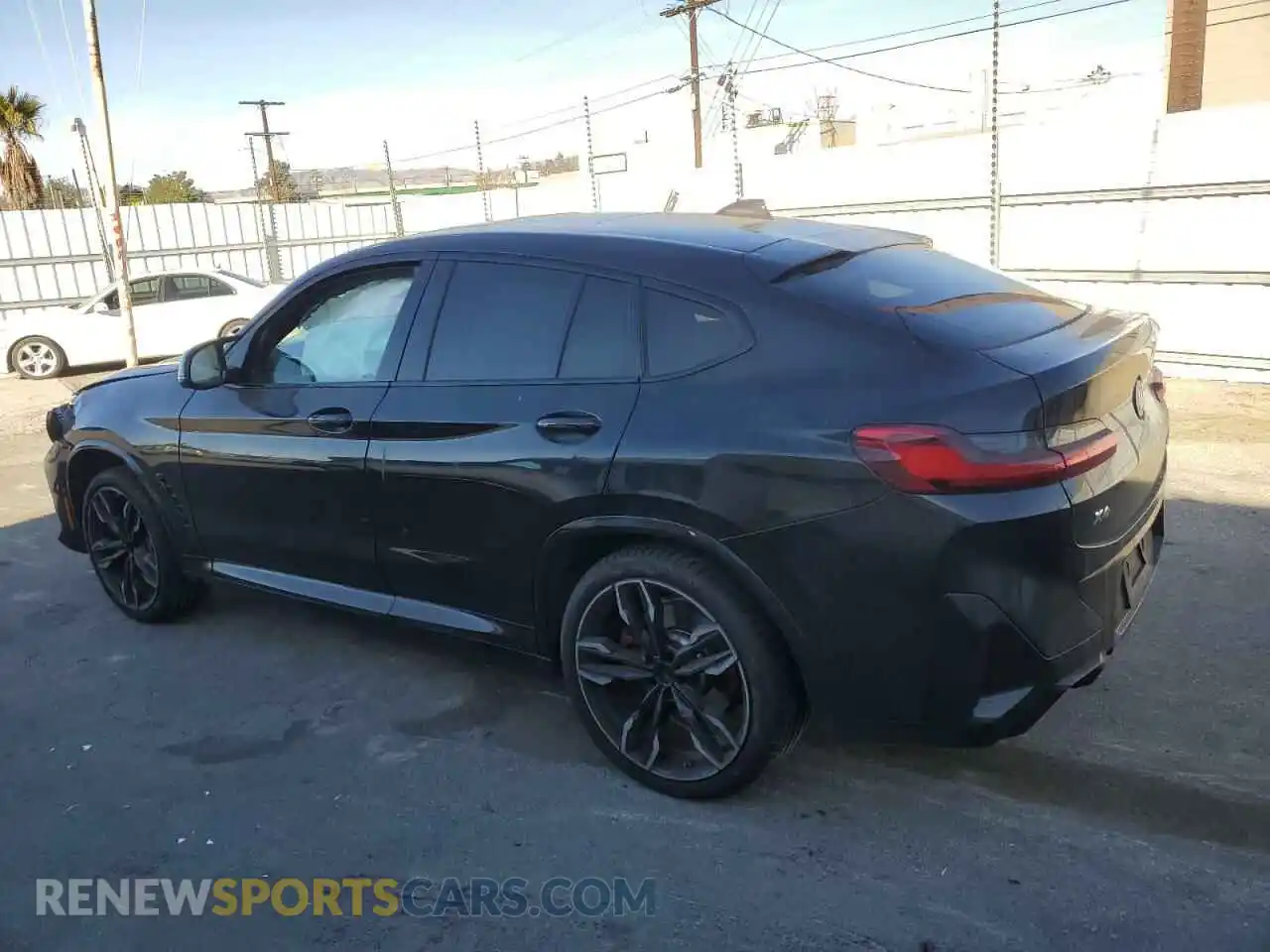2 Photograph of a damaged car 5UX43DT04R9U21223 BMW X4 2024
