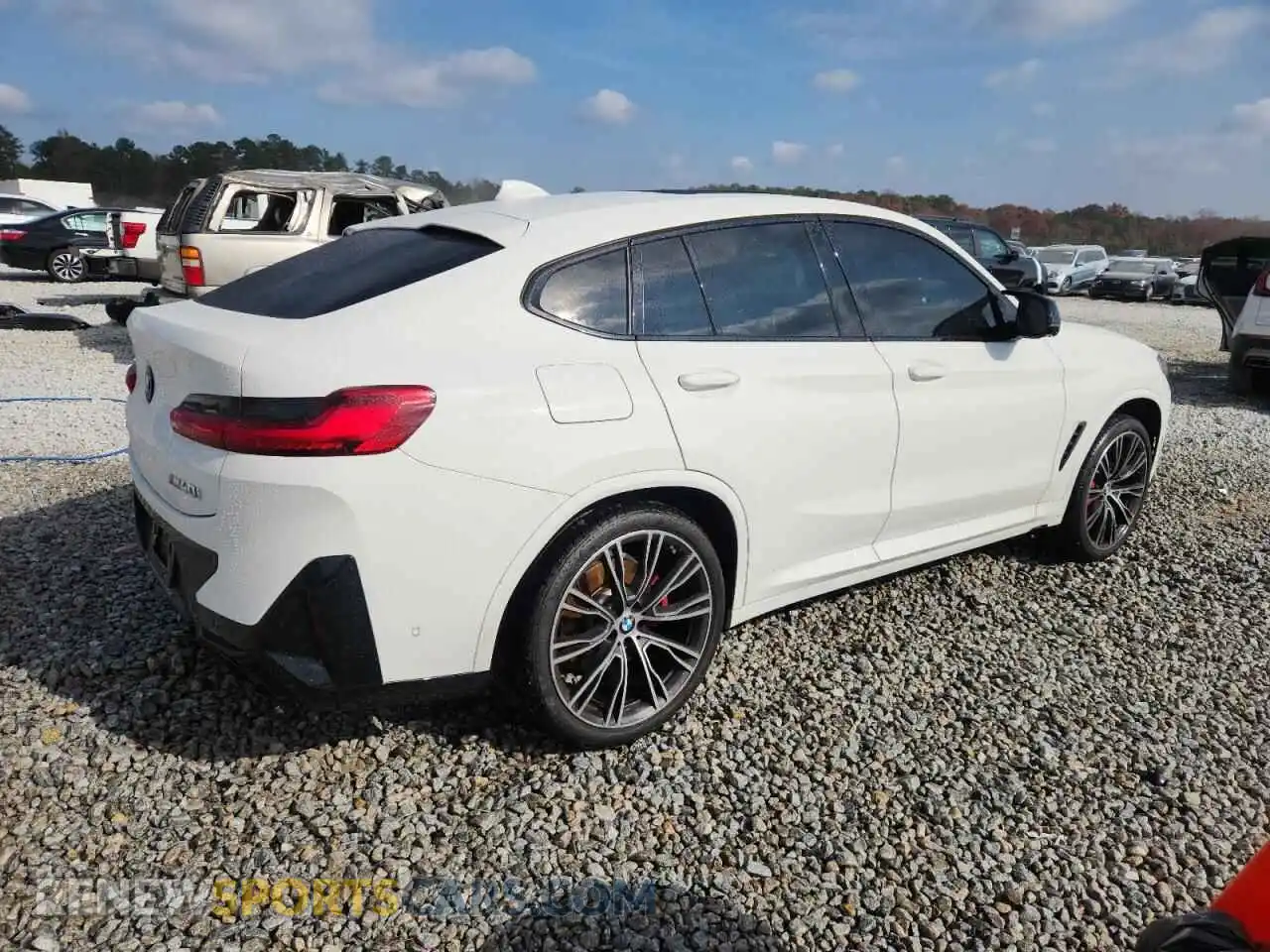 3 Photograph of a damaged car 5UX43DT06R9T82294 BMW X4 2024