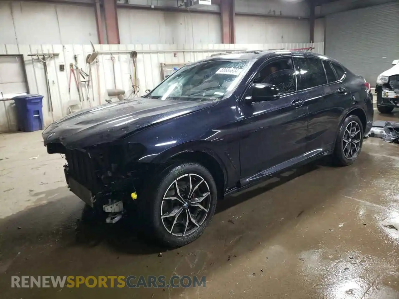 1 Photograph of a damaged car 5UX43DT07R9T60014 BMW X4 2024