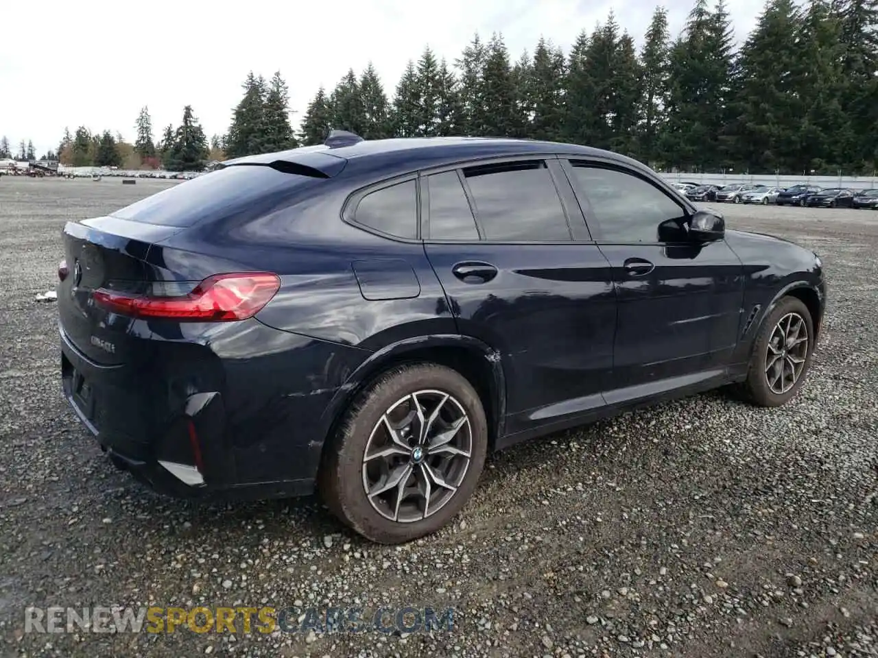 3 Photograph of a damaged car 5UX43DT07R9W67330 BMW X4 2024
