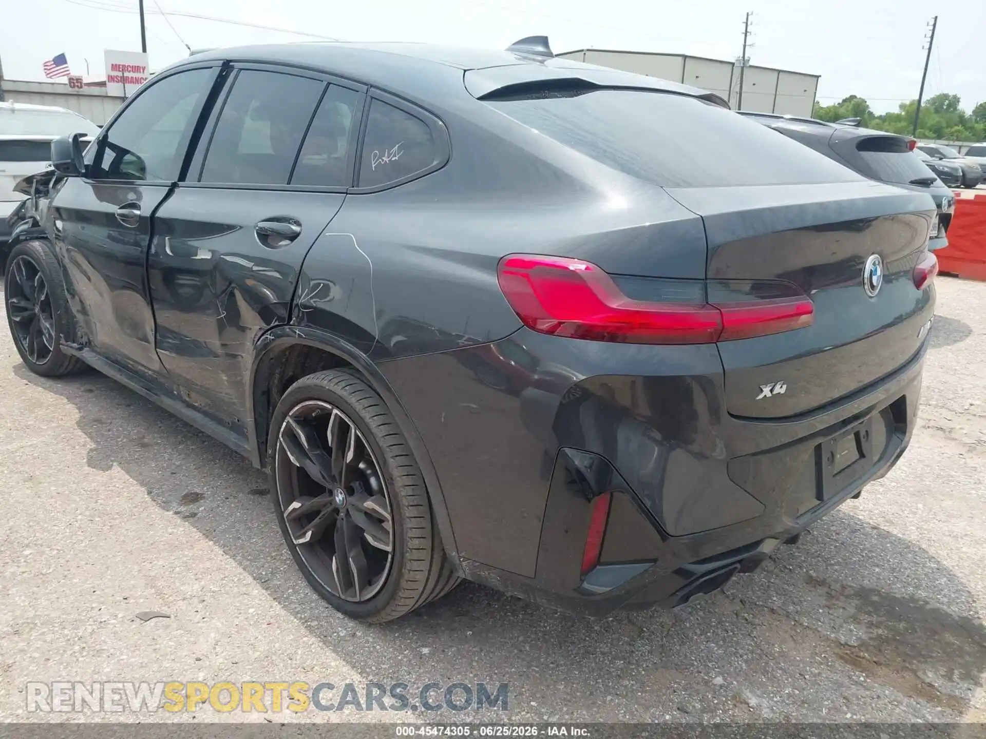3 Photograph of a damaged car 5UX43DT08R9W87280 BMW X4 2024