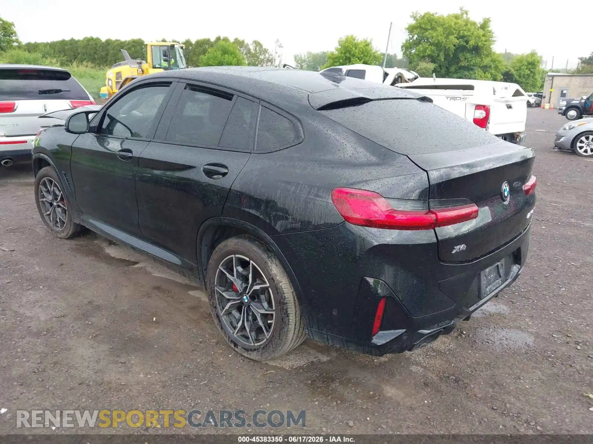 3 Photograph of a damaged car 5UX43DT0XR9V10813 BMW X4 2024