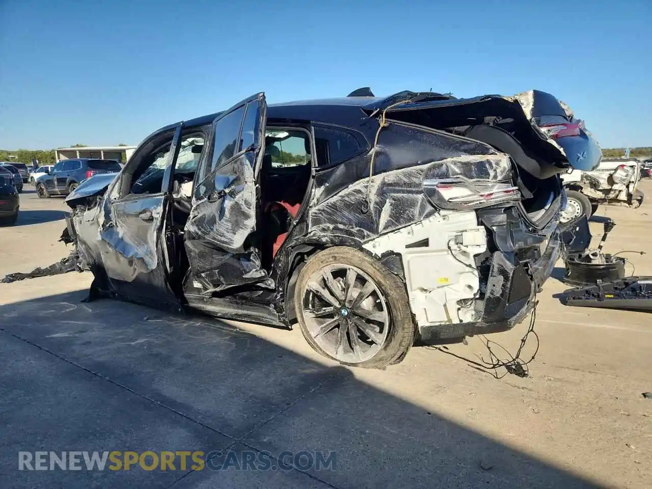 2 Photograph of a damaged car 5UX33DT03S9127751 BMW X4 2025