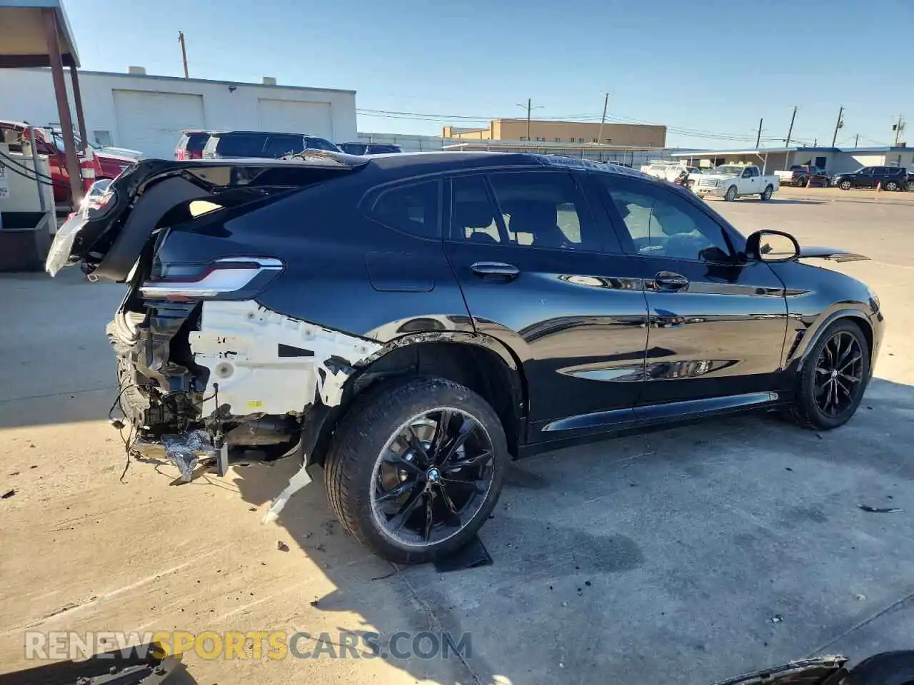 3 Photograph of a damaged car 5UX33DT03S9127751 BMW X4 2025