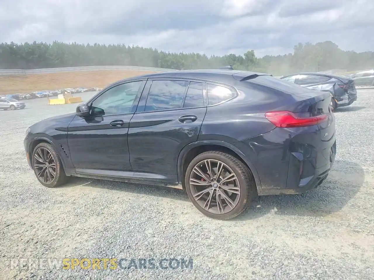 2 Photograph of a damaged car 5UX43DT06S9109362 BMW X4 2025