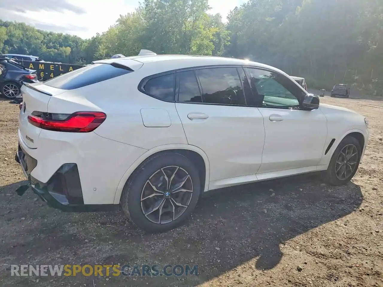 3 Photograph of a damaged car 5UX43DT06S9Y69193 BMW X4 2025