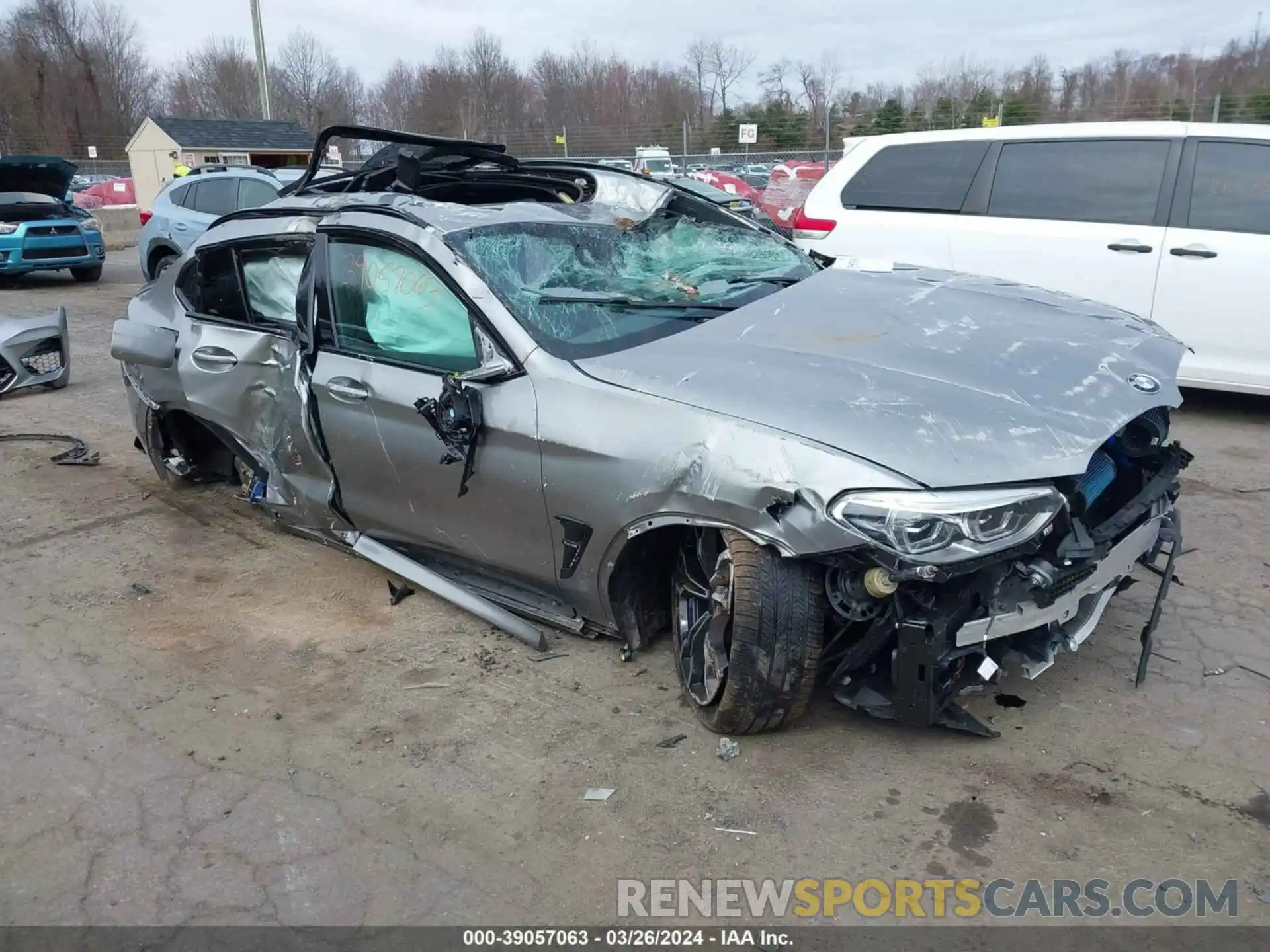 1 Photograph of a damaged car 5YMUJ0C02LLU67361 BMW X4 M 2020