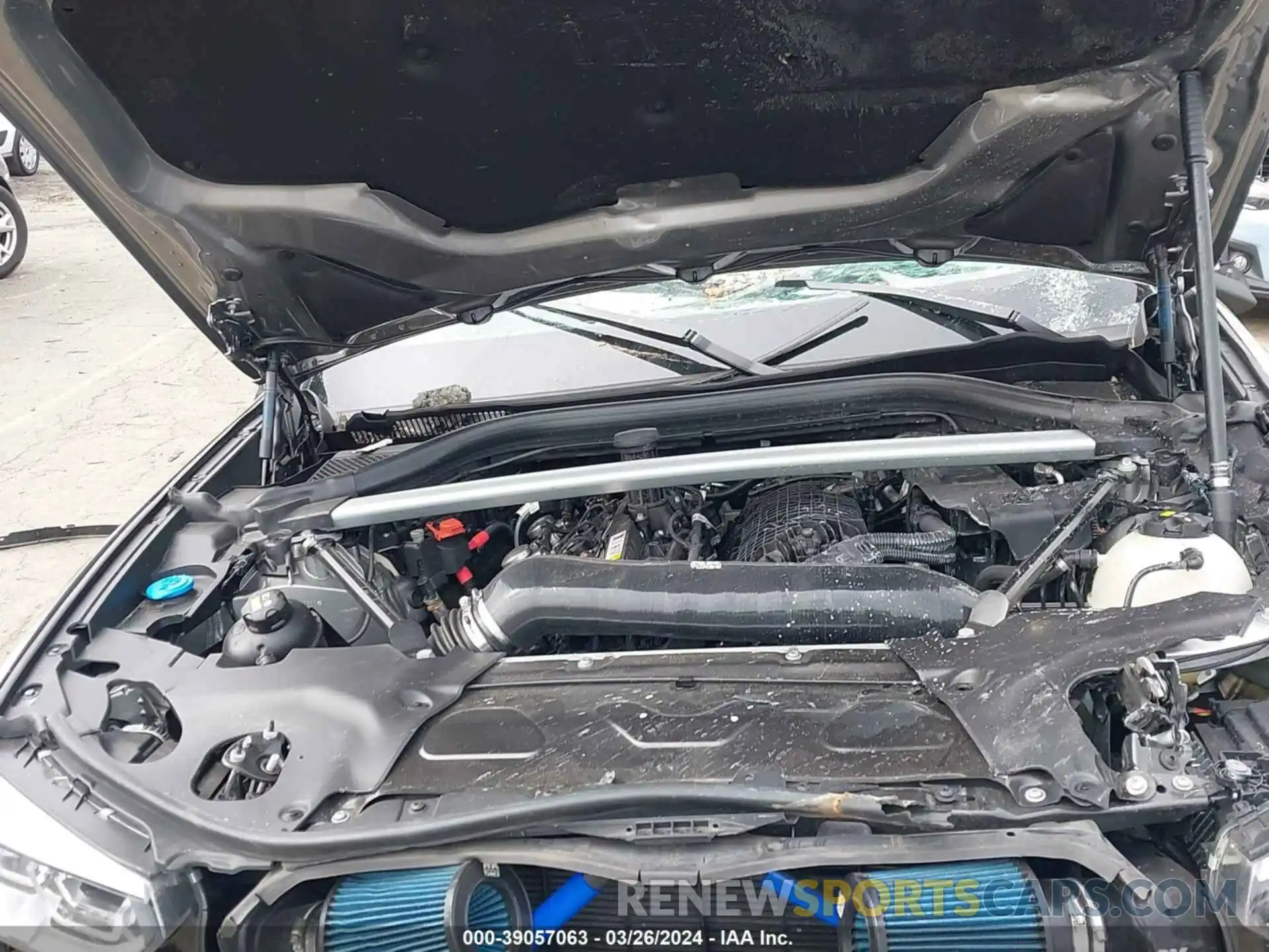 10 Photograph of a damaged car 5YMUJ0C02LLU67361 BMW X4 M 2020