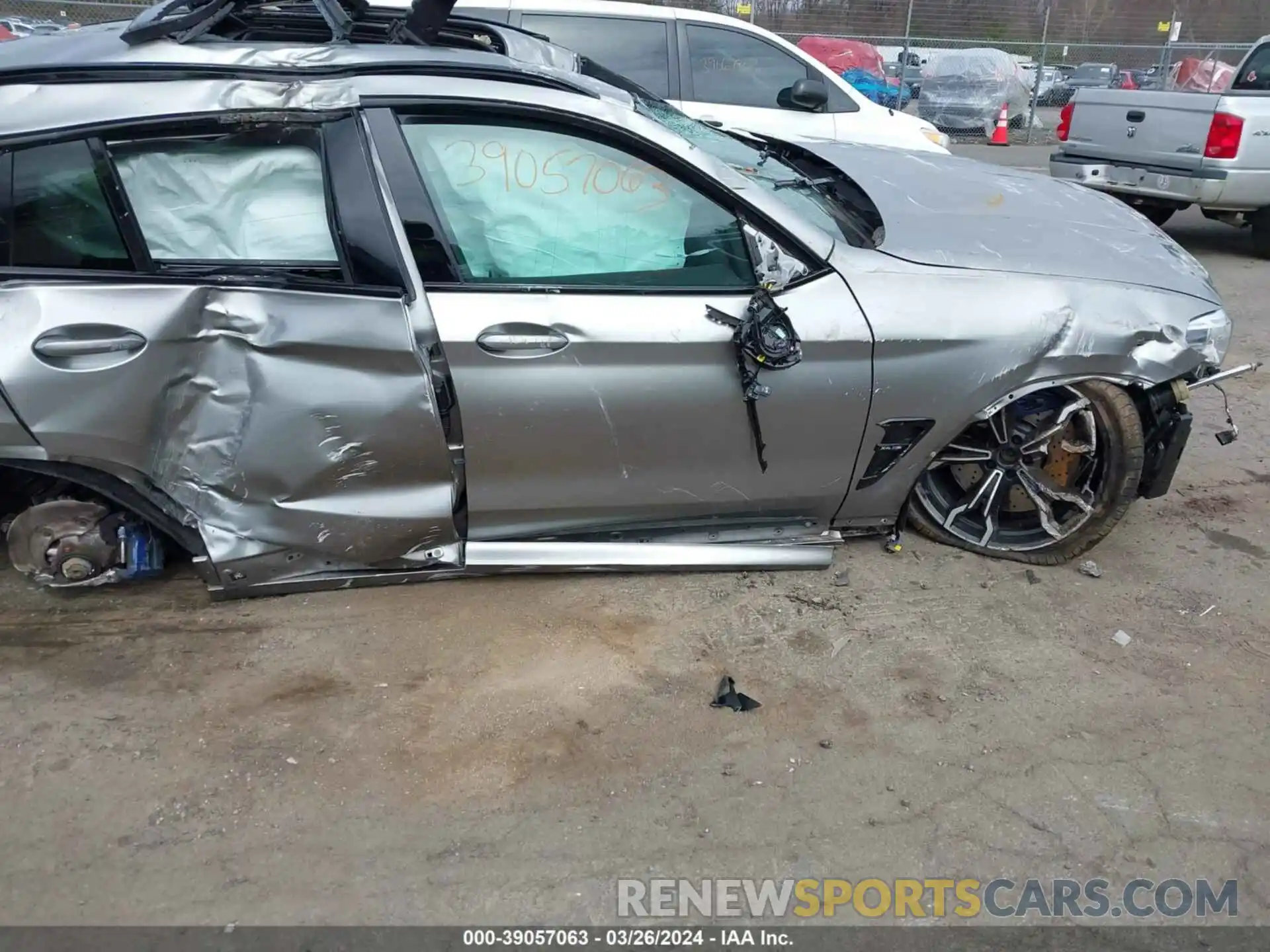 14 Photograph of a damaged car 5YMUJ0C02LLU67361 BMW X4 M 2020