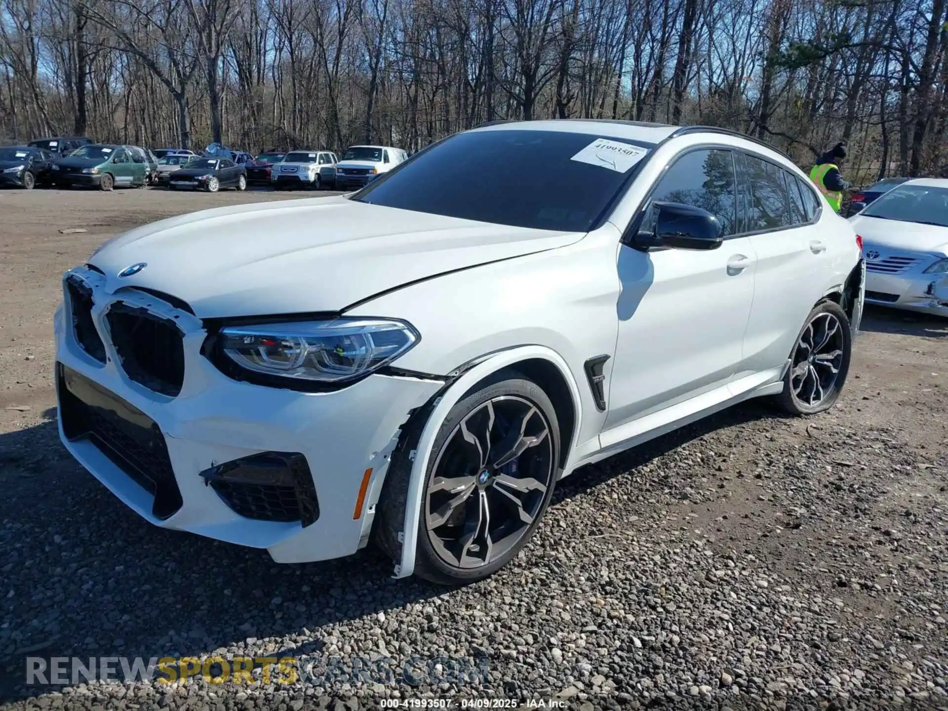 2 Photograph of a damaged car 5YMUJ0C03M9G98657 BMW X4 M 2021