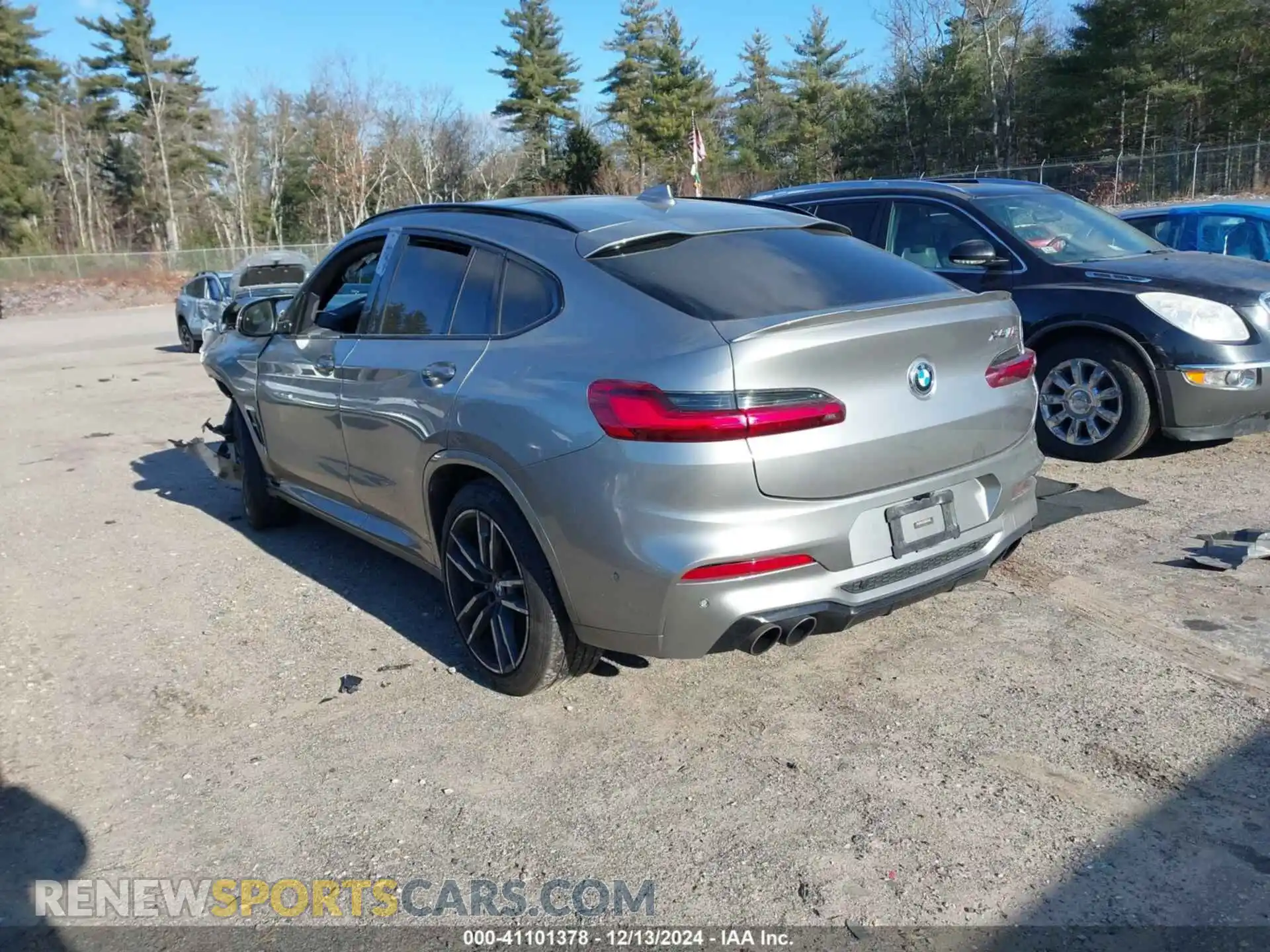 3 Photograph of a damaged car 5YMUJ0C04M9G87375 BMW X4 M 2021