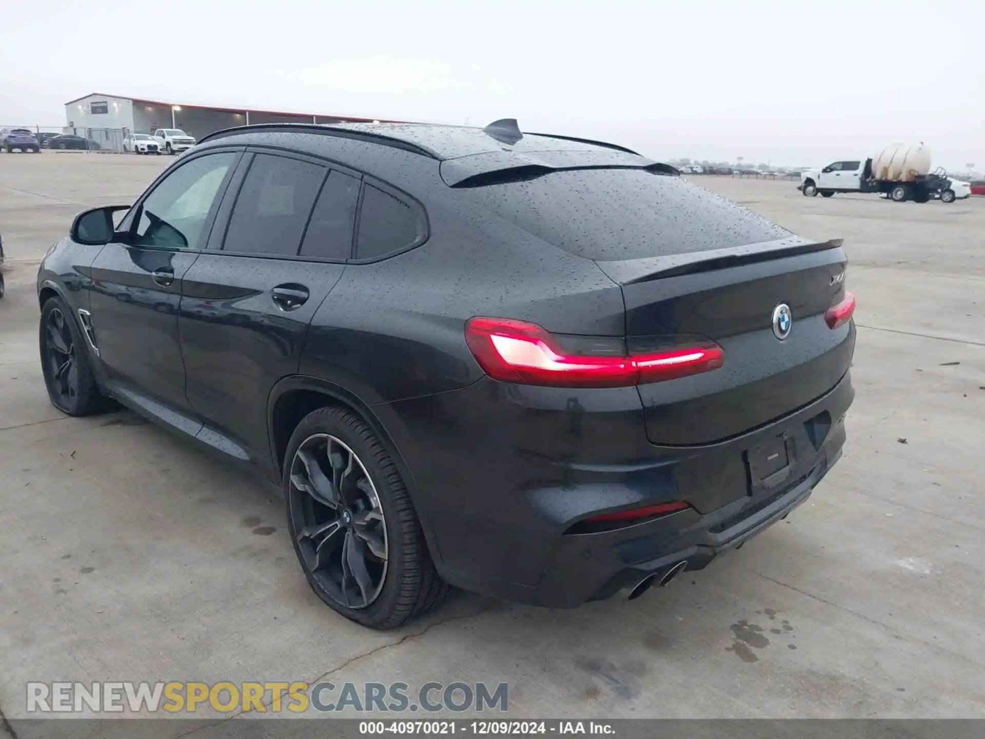 3 Photograph of a damaged car 5YMUJ0C08M9D03758 BMW X4 M 2021