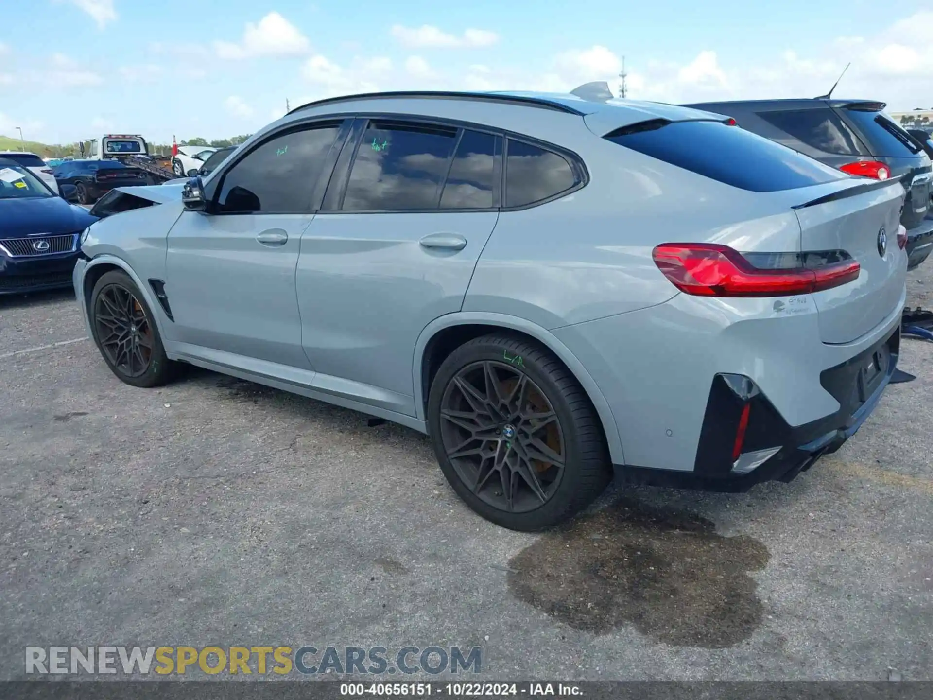 3 Photograph of a damaged car 5YM23EC02N9L63144 BMW X4 M 2022