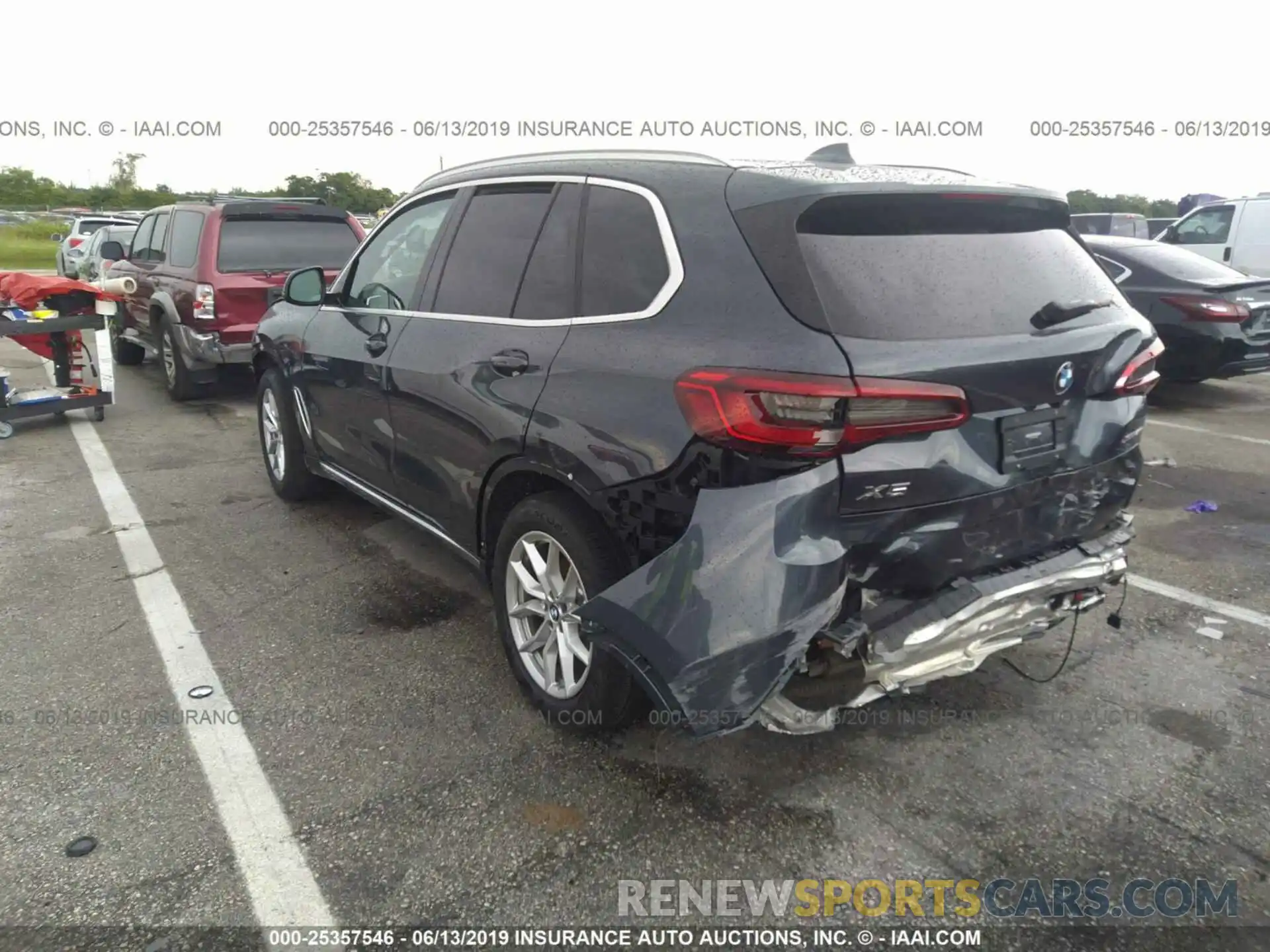 3 Photograph of a damaged car 5UXCR6C51KLL08906 BMW X5 2019