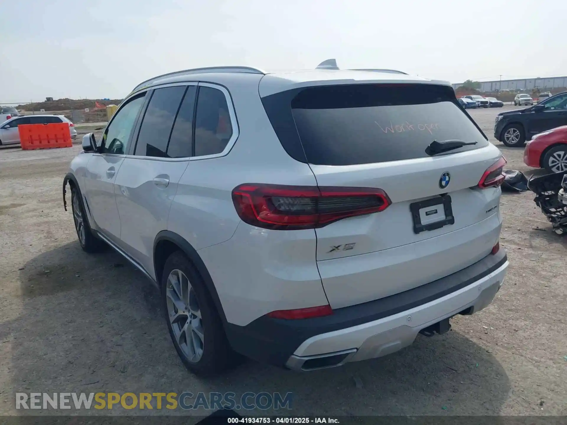 3 Photograph of a damaged car 5UXCR6C52KLL05920 BMW X5 2019
