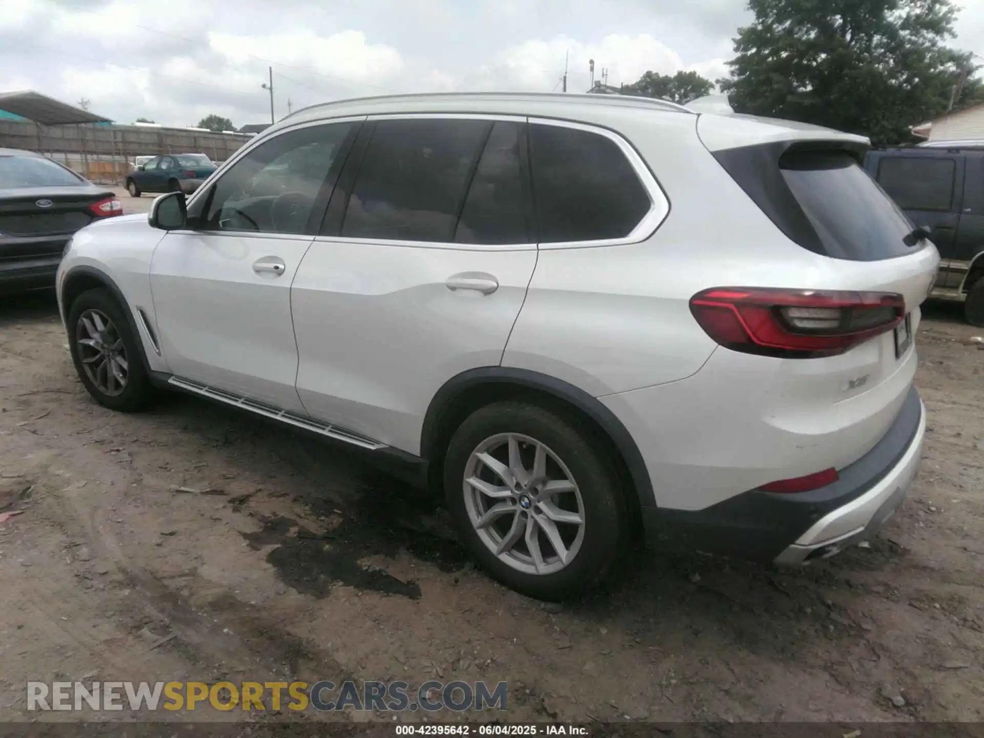 3 Photograph of a damaged car 5UXCR6C52KLL37038 BMW X5 2019