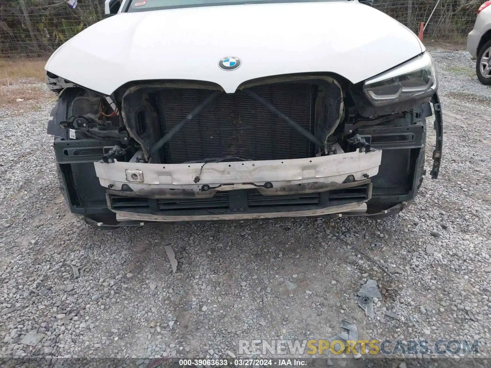 17 Photograph of a damaged car 5UXCR6C52KLL64840 BMW X5 2019