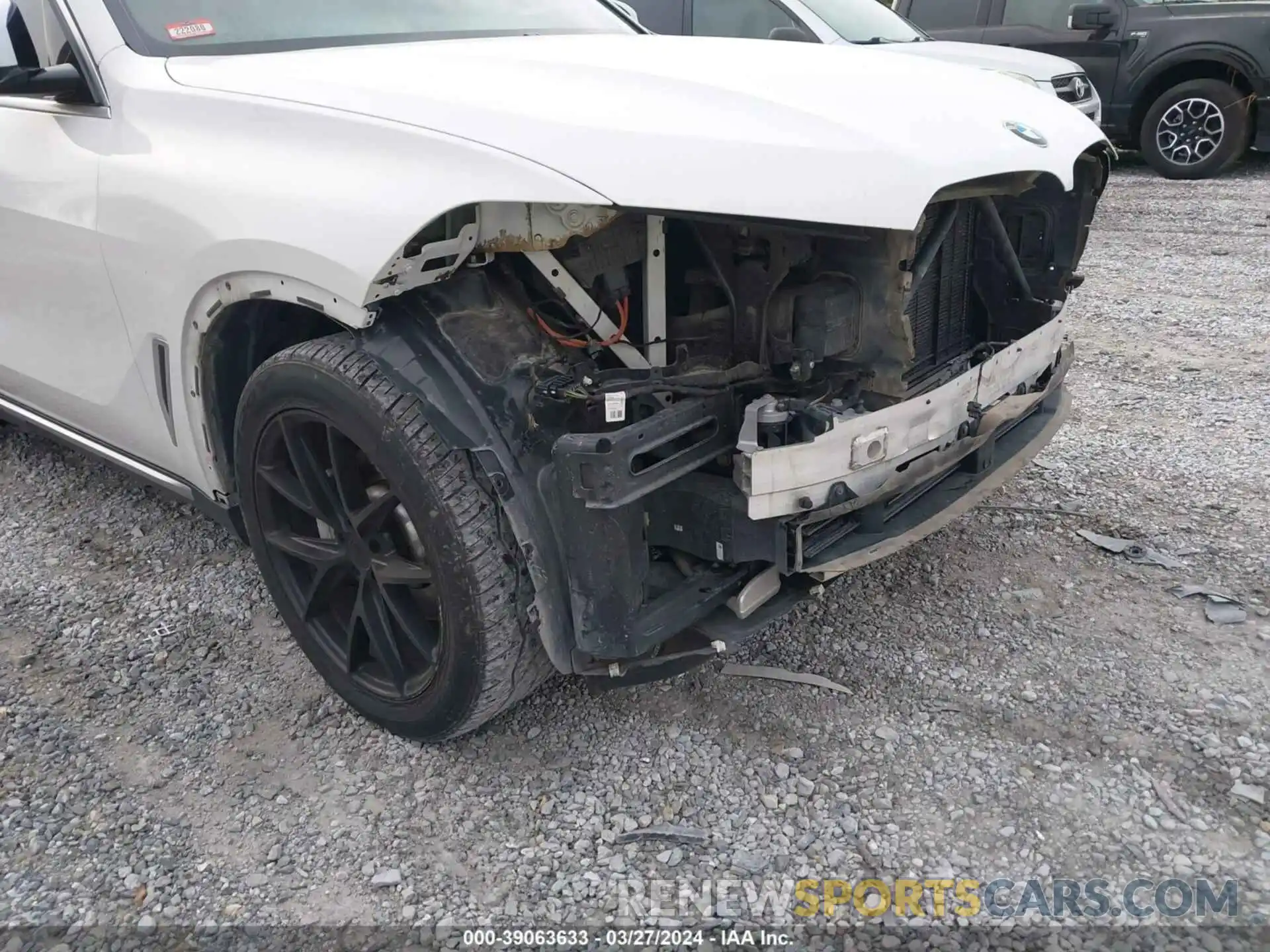 18 Photograph of a damaged car 5UXCR6C52KLL64840 BMW X5 2019