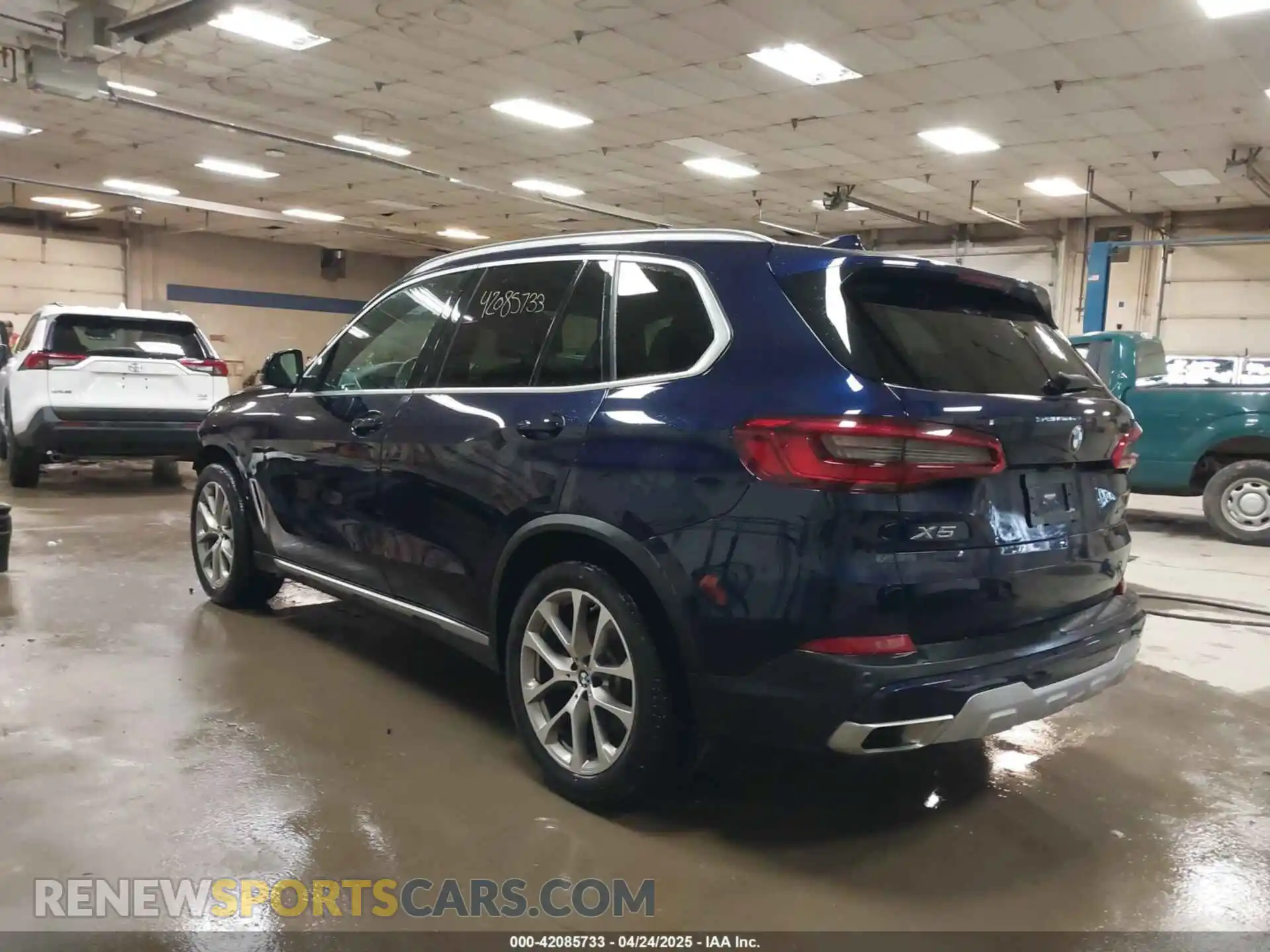 3 Photograph of a damaged car 5UXCR6C54KLL37672 BMW X5 2019
