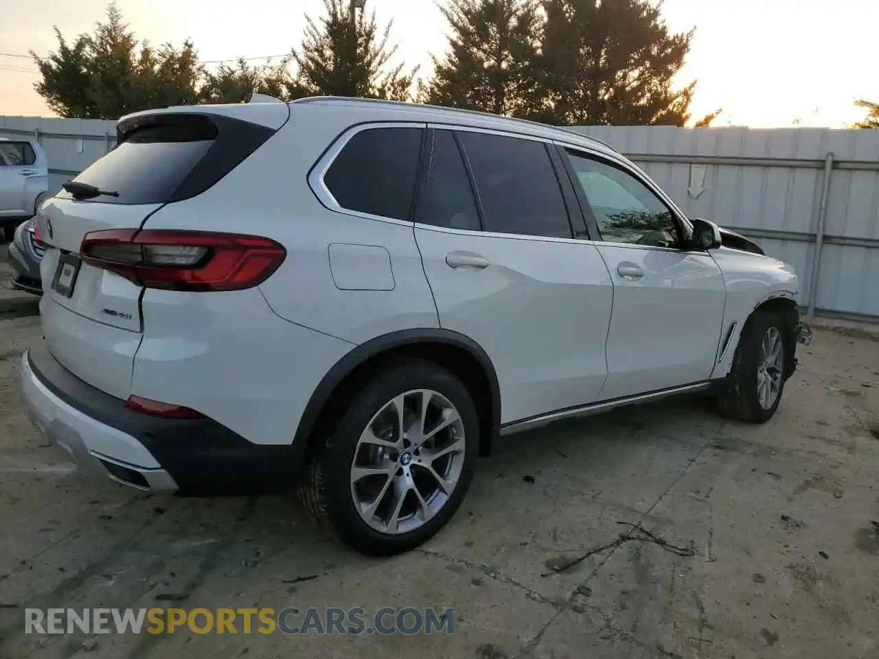 3 Photograph of a damaged car 5UXCR6C58KLL31308 BMW X5 2019