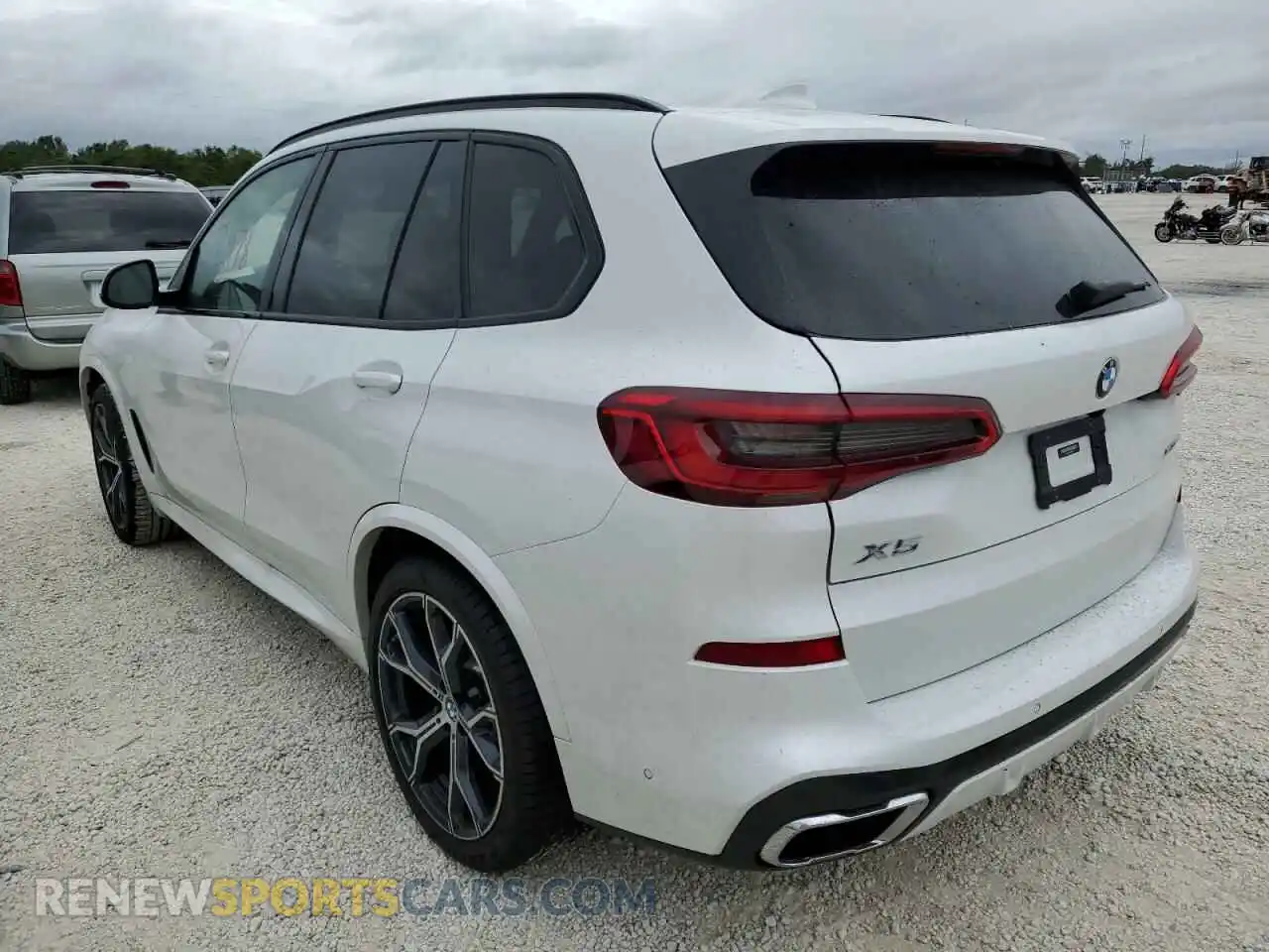 3 Photograph of a damaged car 5UXJU2C51KLN64610 BMW X5 2019