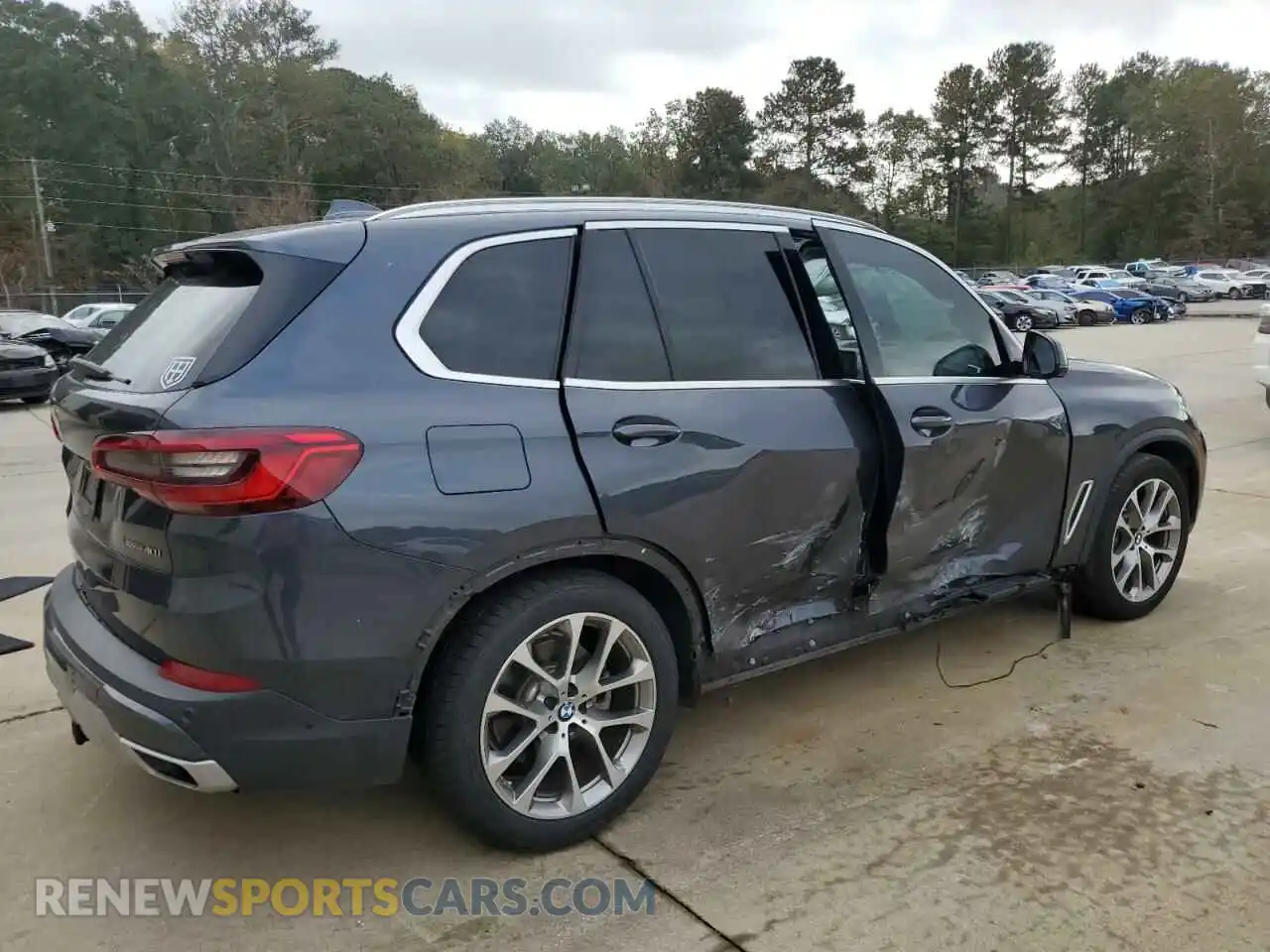 3 Photograph of a damaged car 5UXCR4C06LLT19748 BMW X5 2020