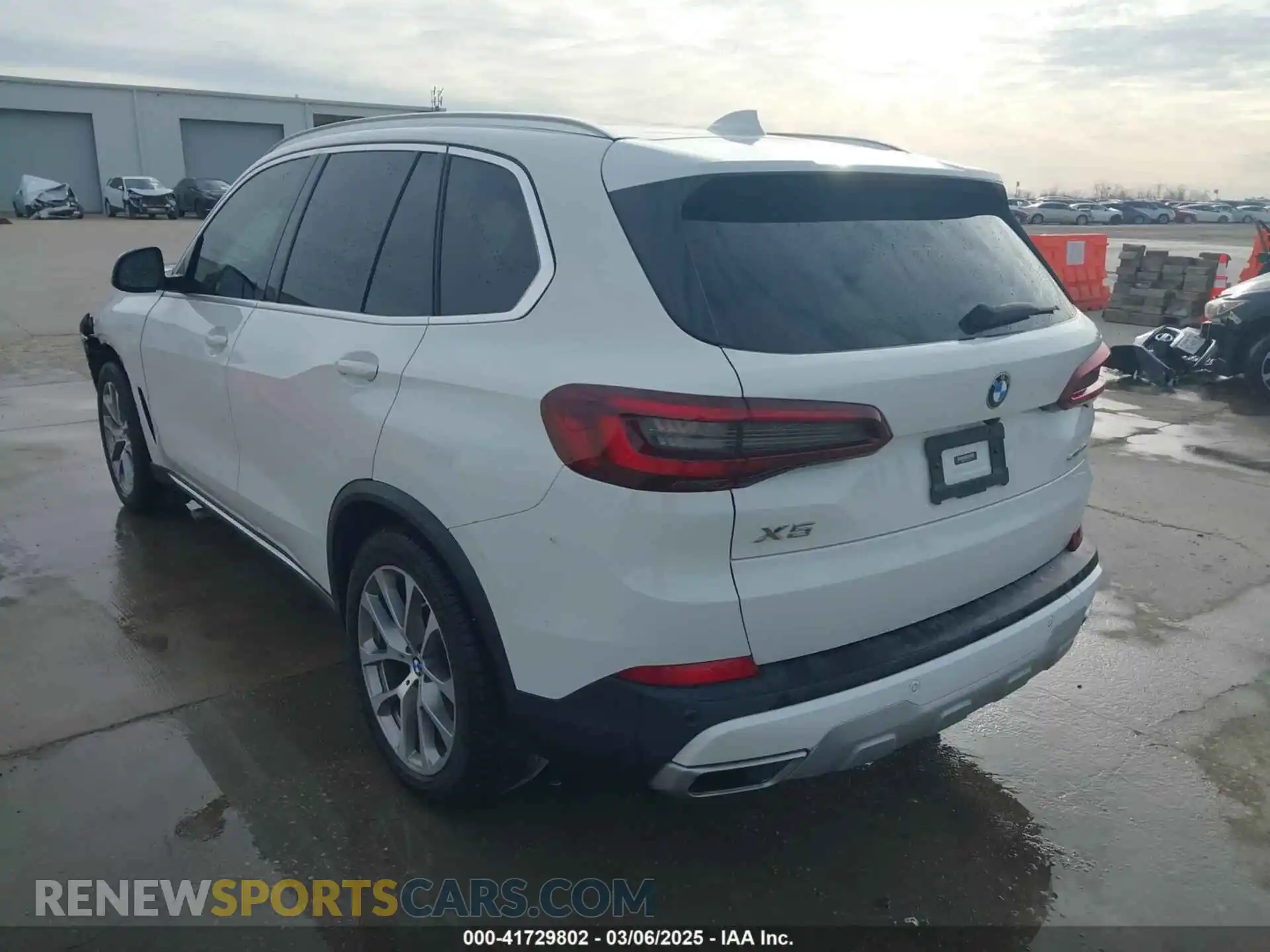 3 Photograph of a damaged car 5UXCR4C07L9C72634 BMW X5 2020