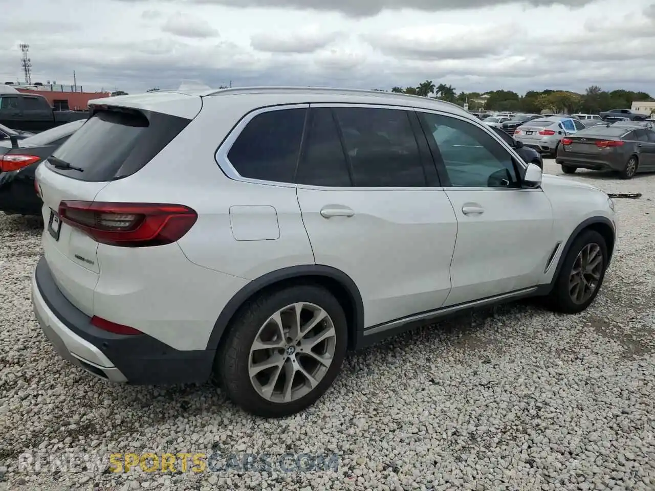3 Photograph of a damaged car 5UXCR4C07LLT19323 BMW X5 2020