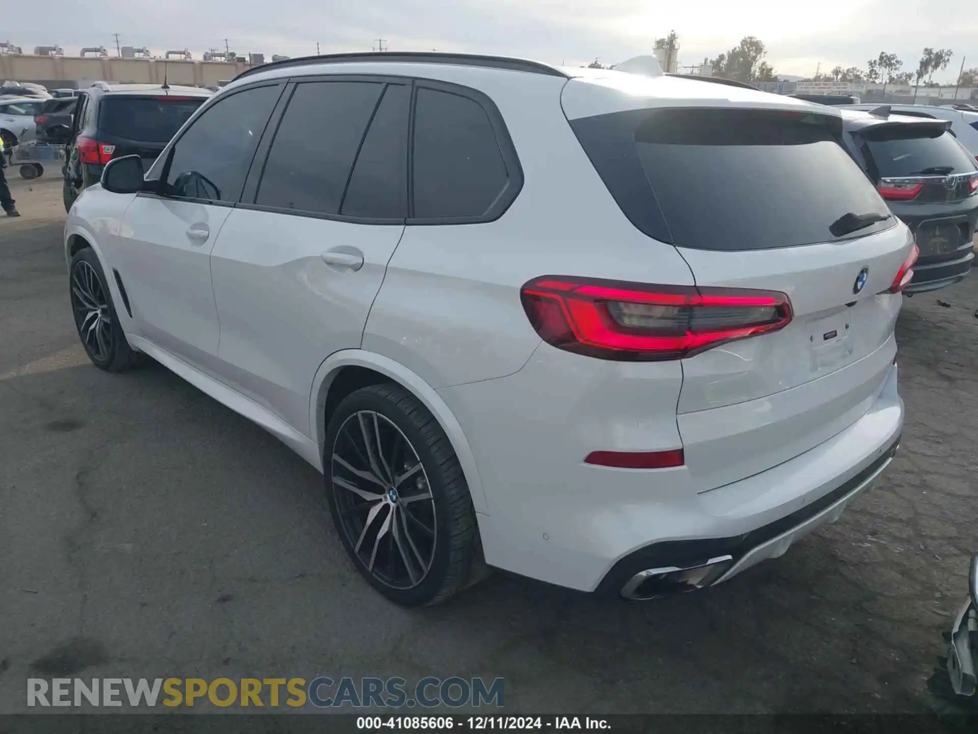 3 Фотография поврежденного автомобиля 5UXCR4C07LLT19600 BMW X5 2020