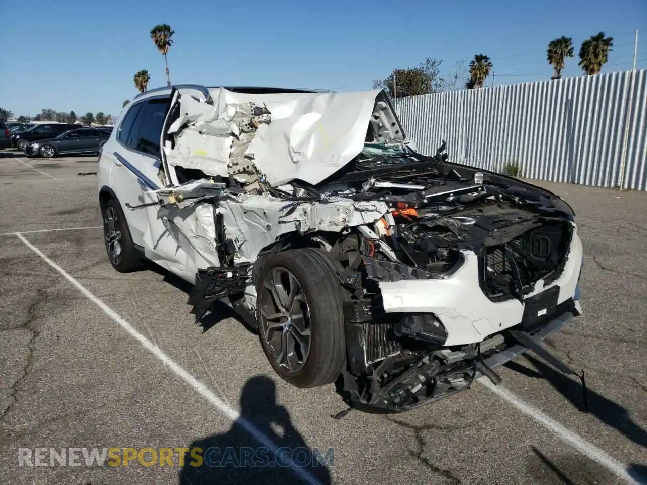 1 Фотография поврежденного автомобиля 5UXCR4C09LLT18450 BMW X5 2020