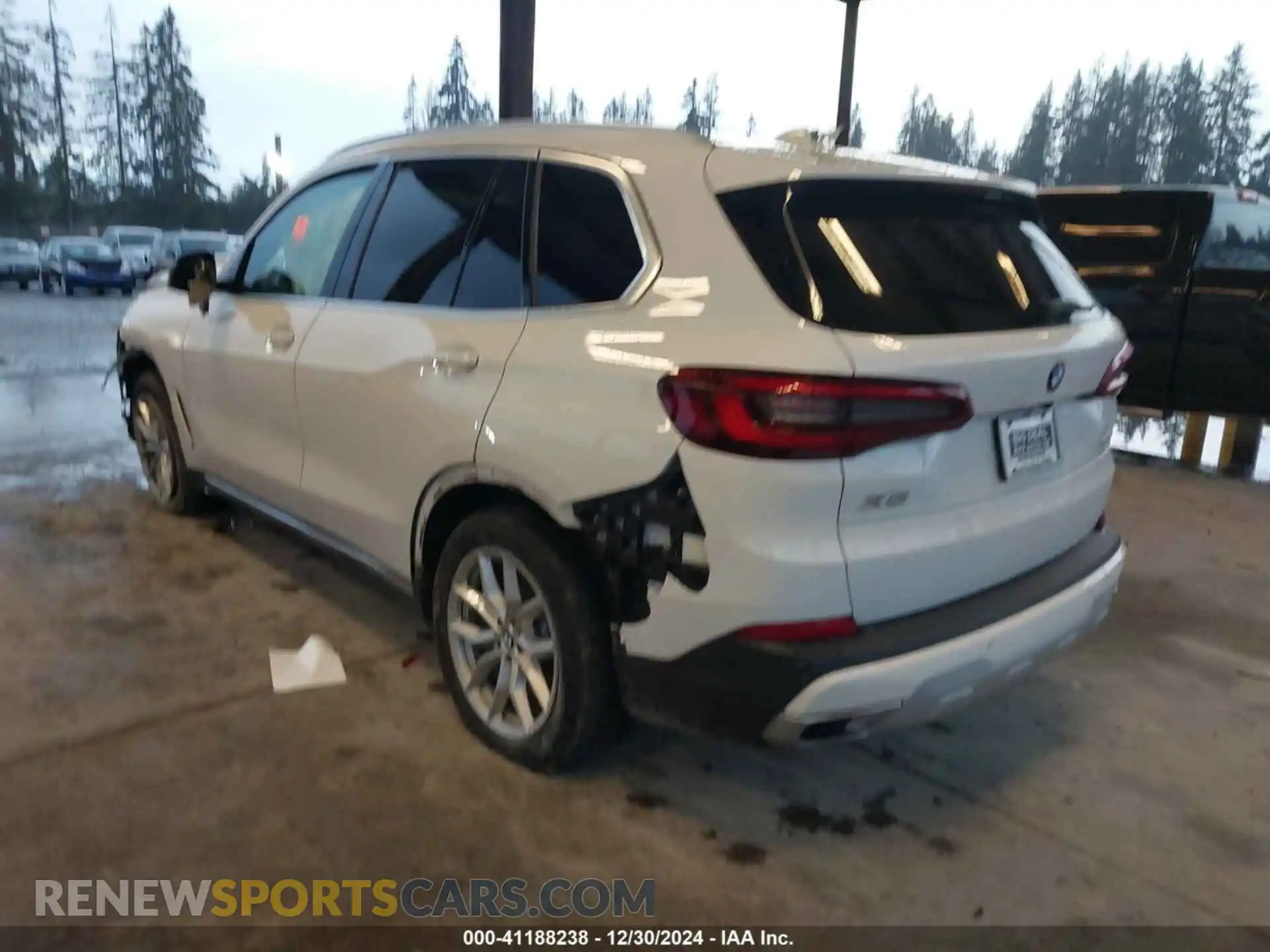 3 Photograph of a damaged car 5UXCR6C00L9C61745 BMW X5 2020