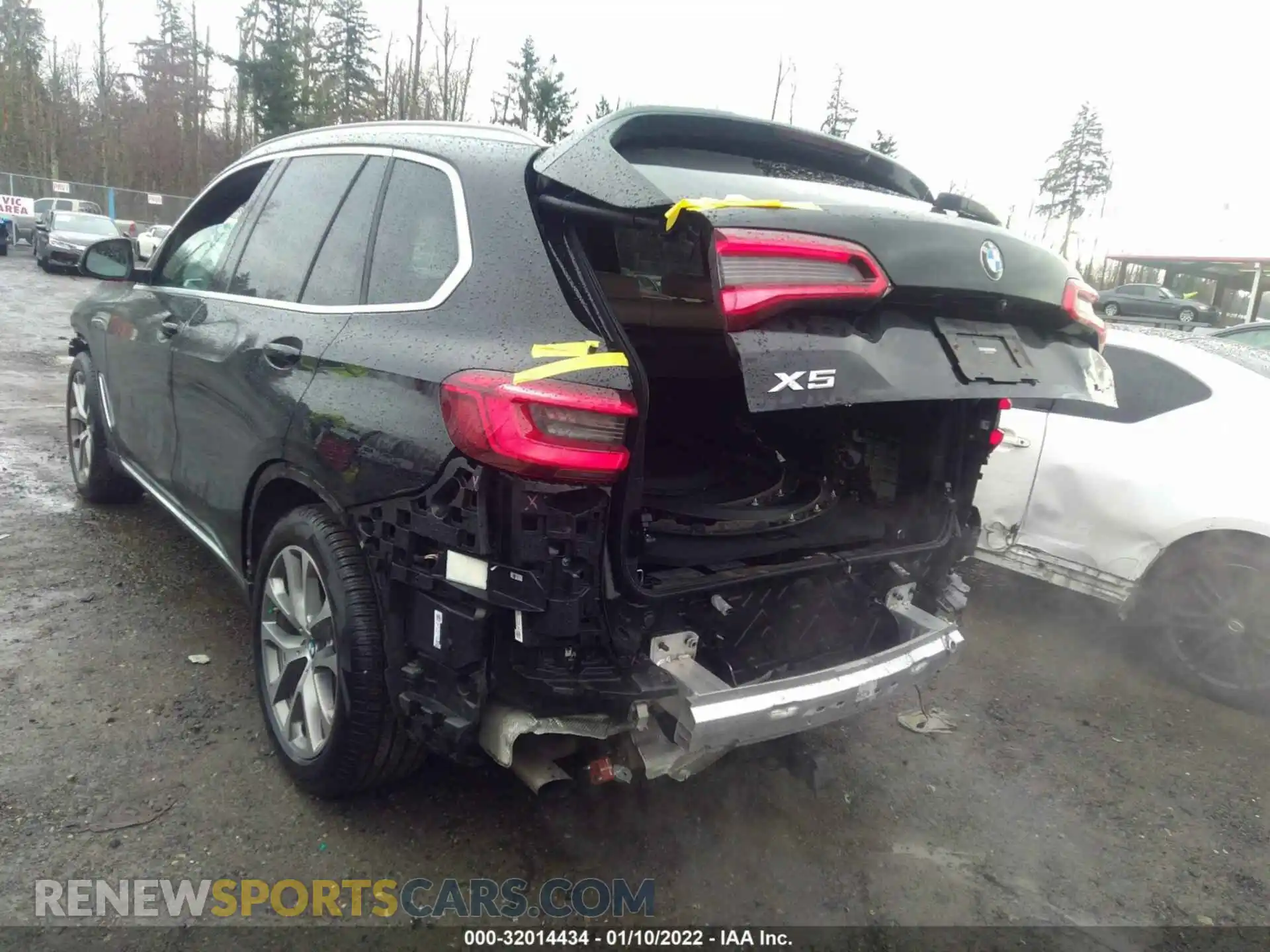 3 Photograph of a damaged car 5UXCR6C03L9B59405 BMW X5 2020