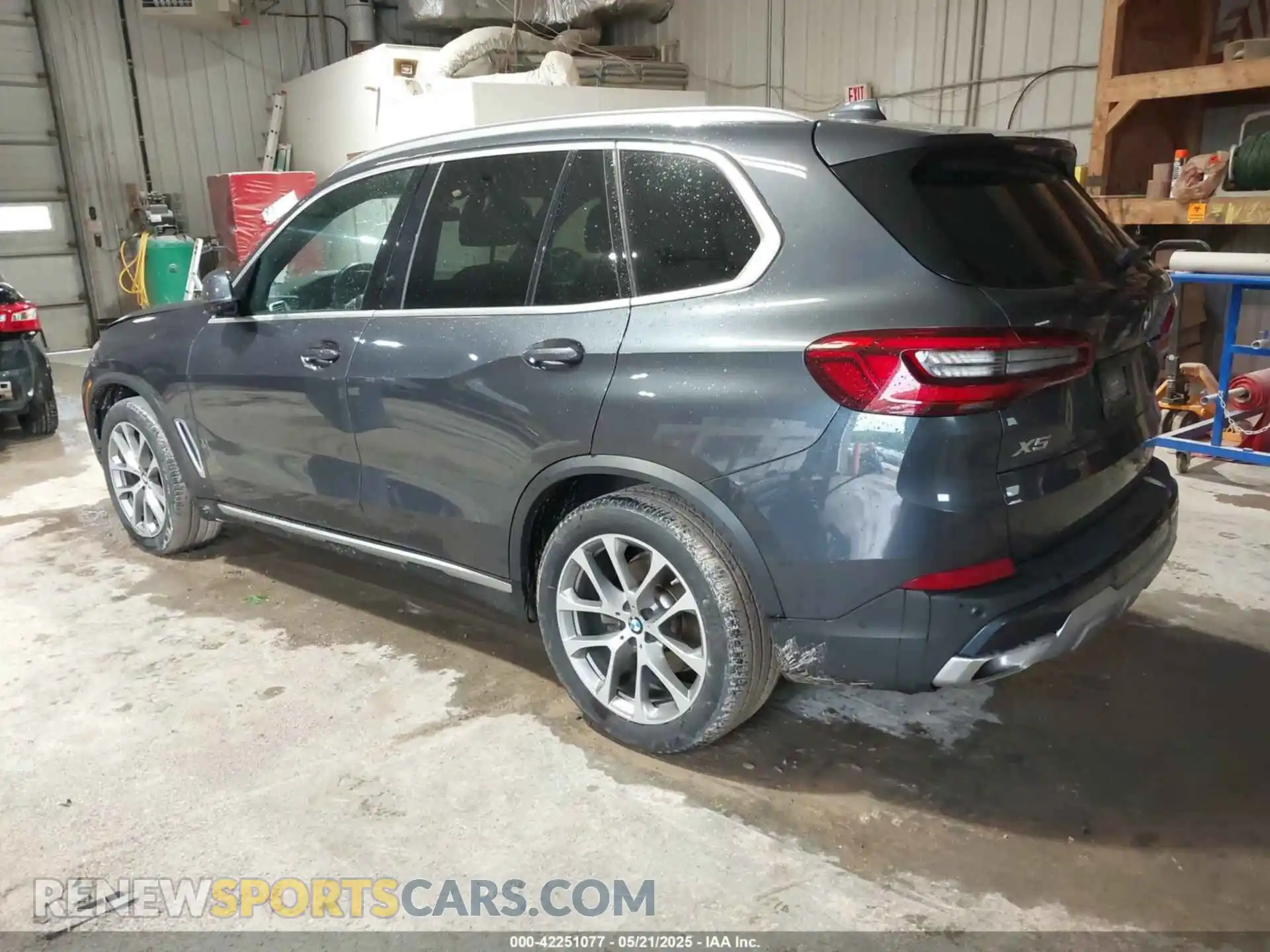 3 Photograph of a damaged car 5UXCR6C05L9B87142 BMW X5 2020