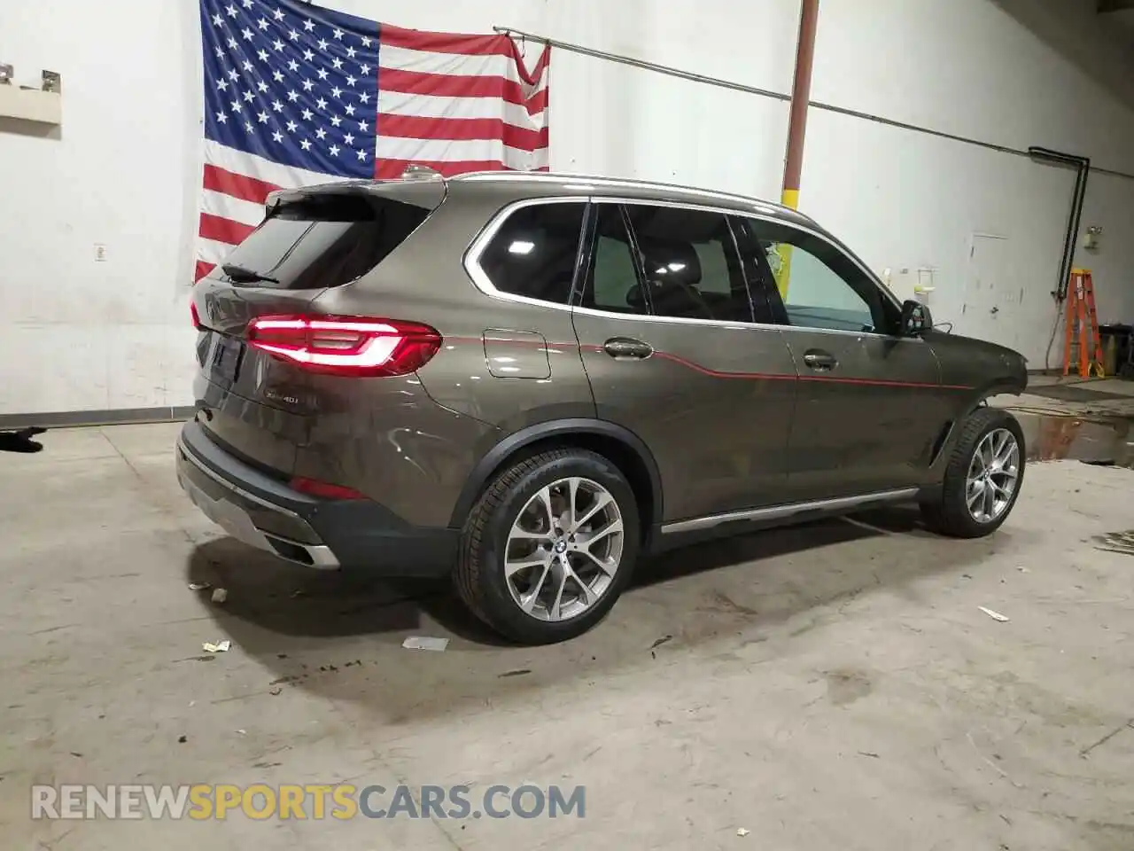 3 Photograph of a damaged car 5UXCR6C0XLLL66518 BMW X5 2020