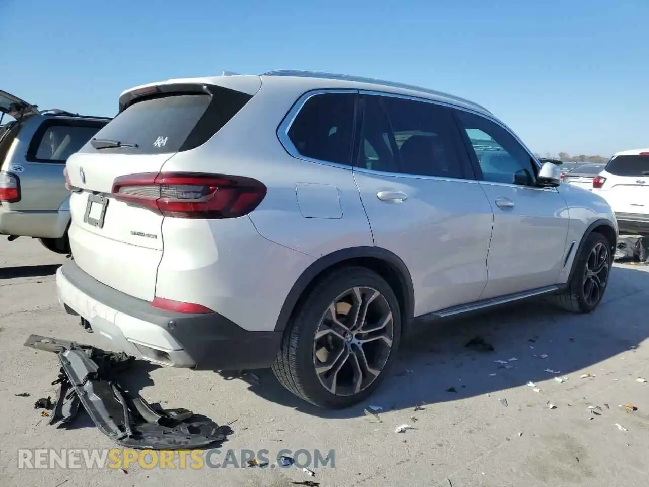 3 Photograph of a damaged car 5UXCR4C00M9E64320 BMW X5 2021