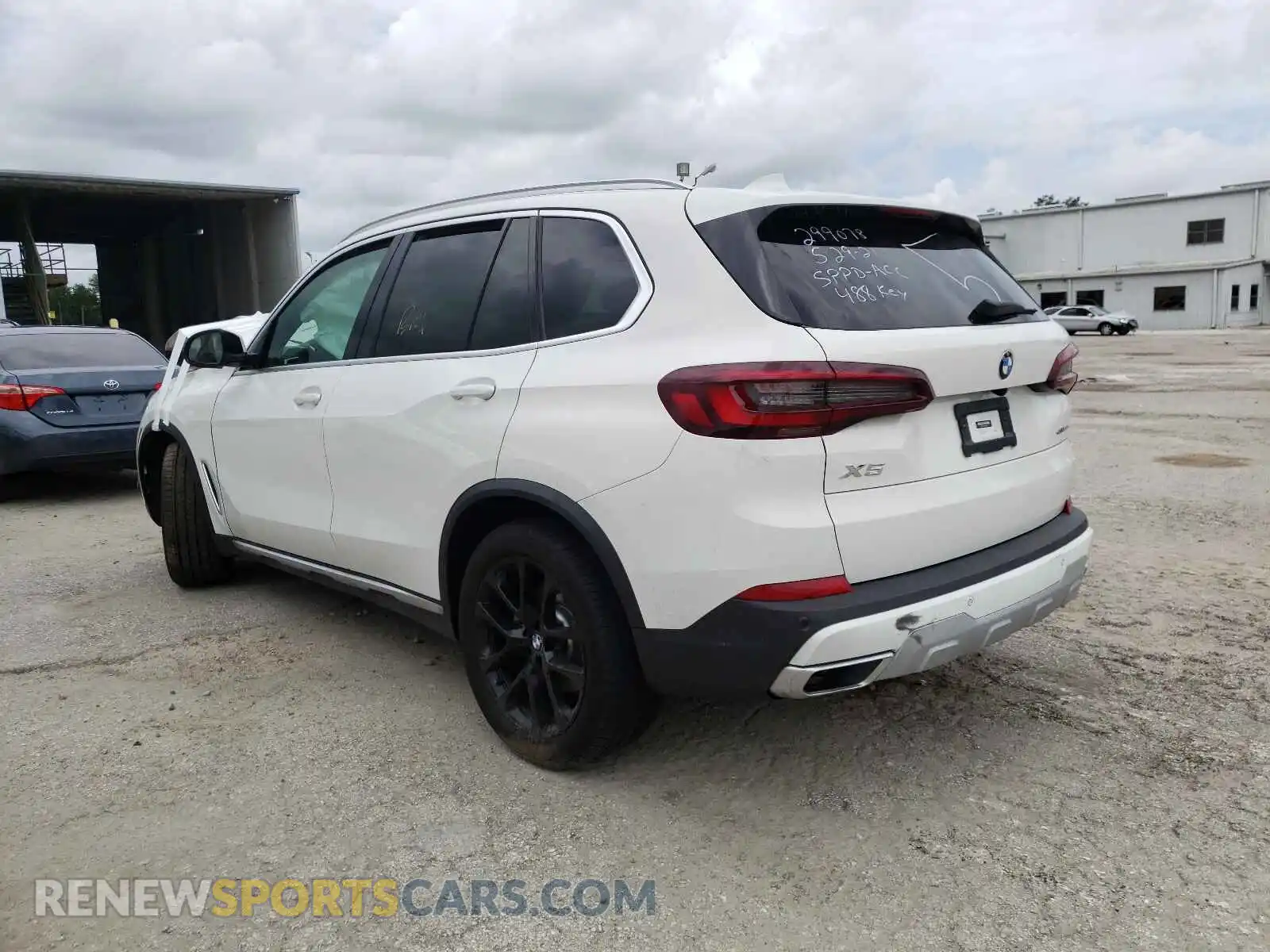 3 Photograph of a damaged car 5UXCR4C00M9G28990 BMW X5 2021
