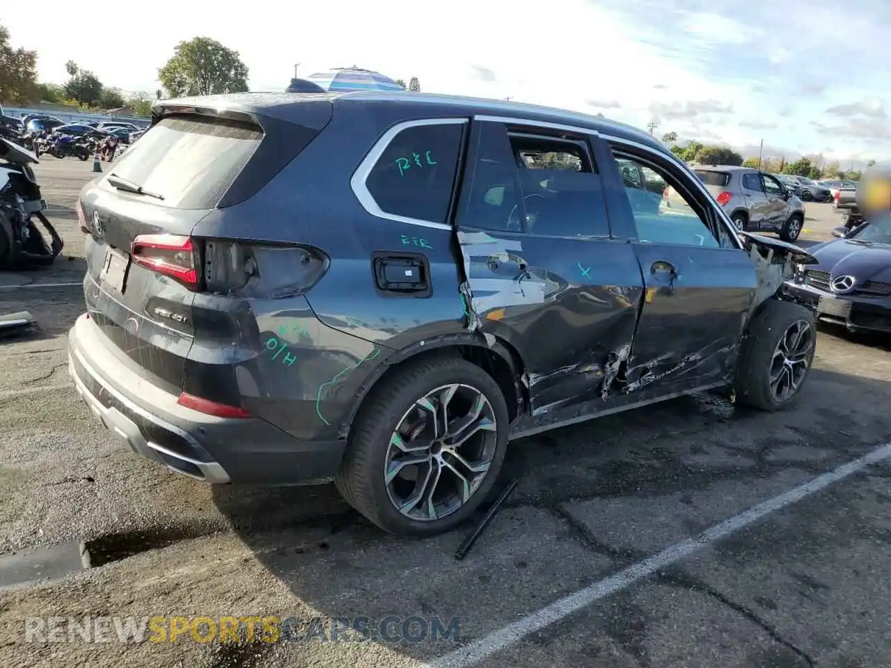 3 Photograph of a damaged car 5UXCR4C03M9E96811 BMW X5 2021