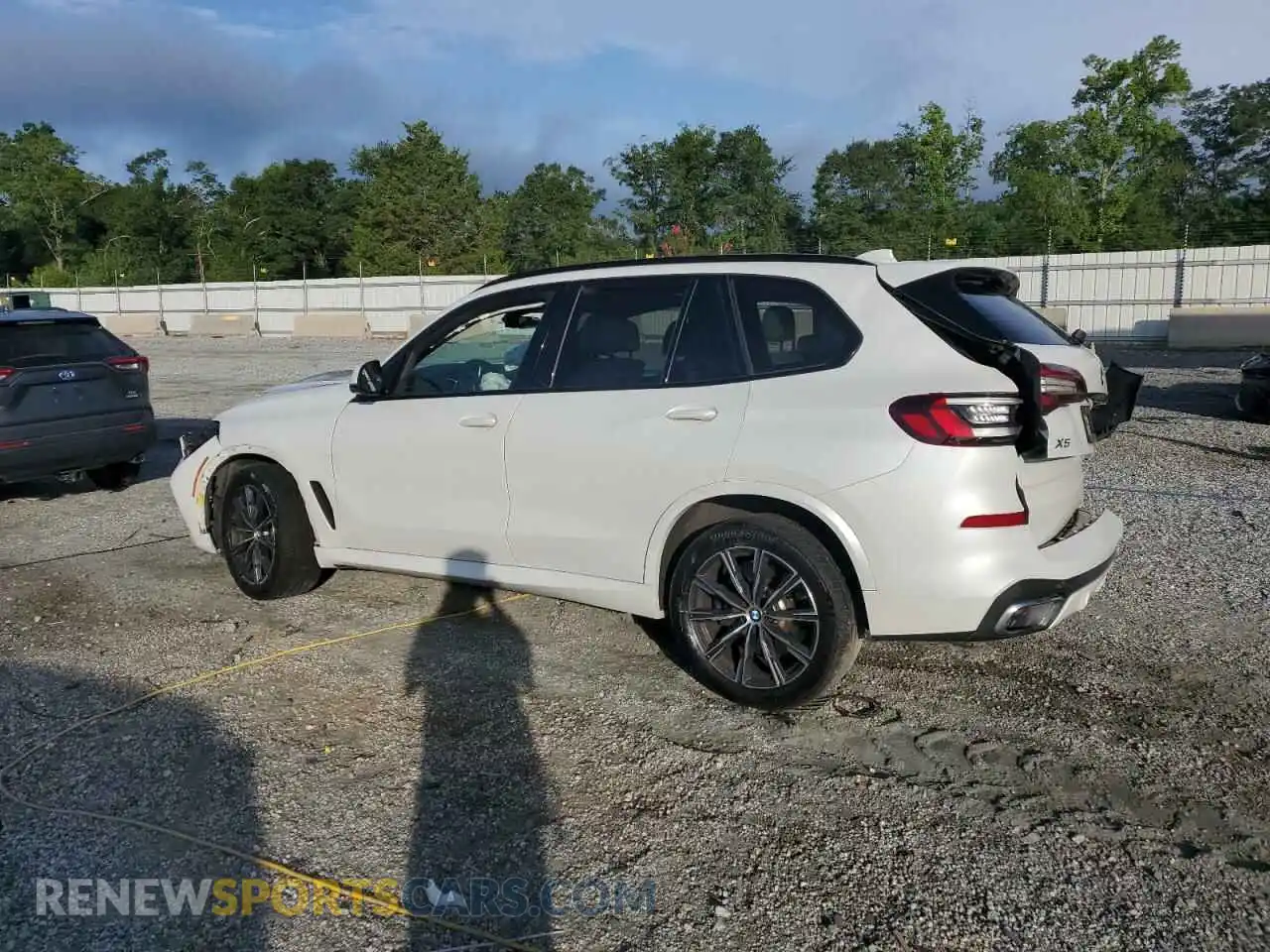 2 Photograph of a damaged car 5UXCR4C04M9G29625 BMW X5 2021