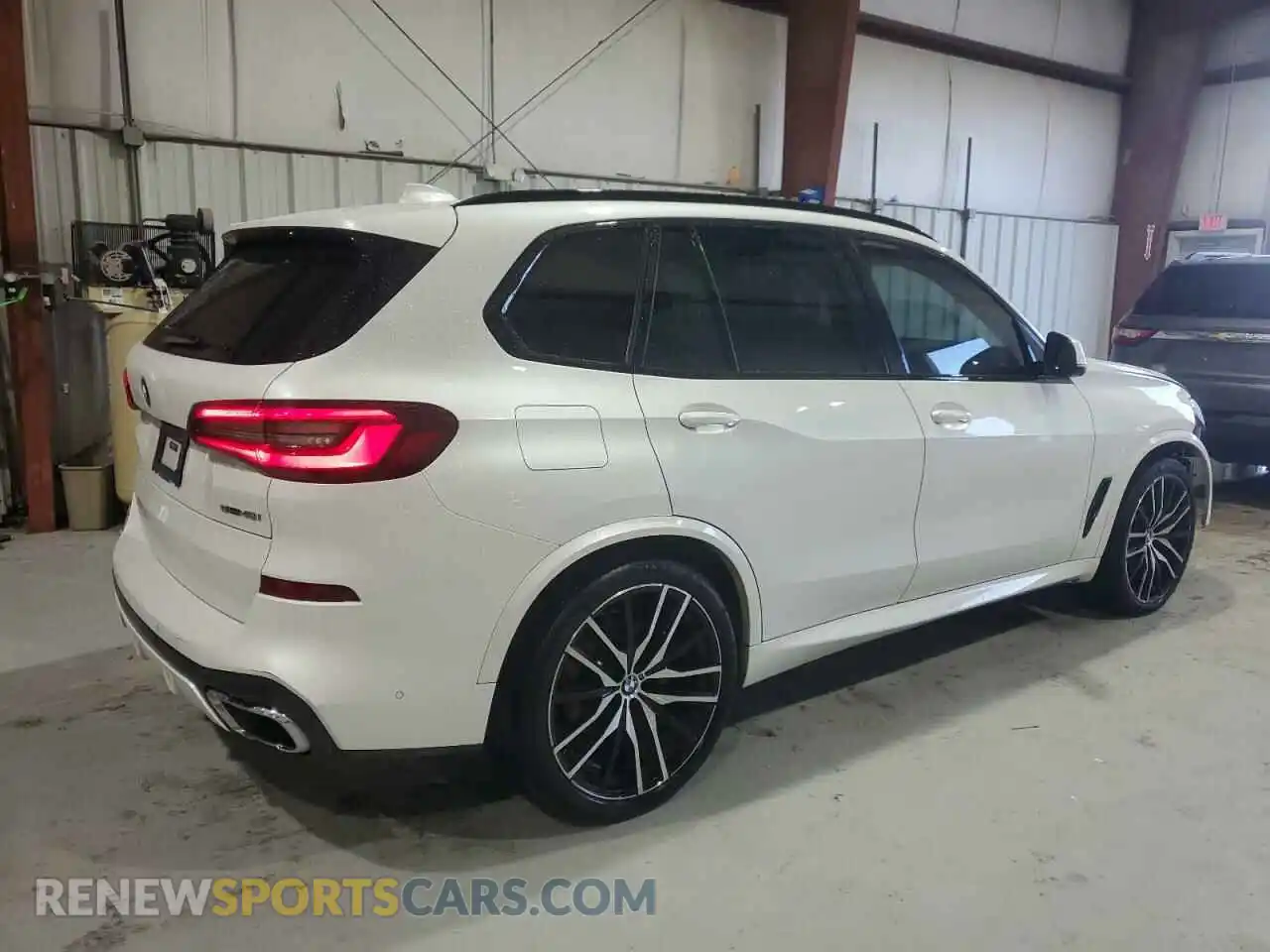 3 Photograph of a damaged car 5UXCR4C09M9F61659 BMW X5 2021