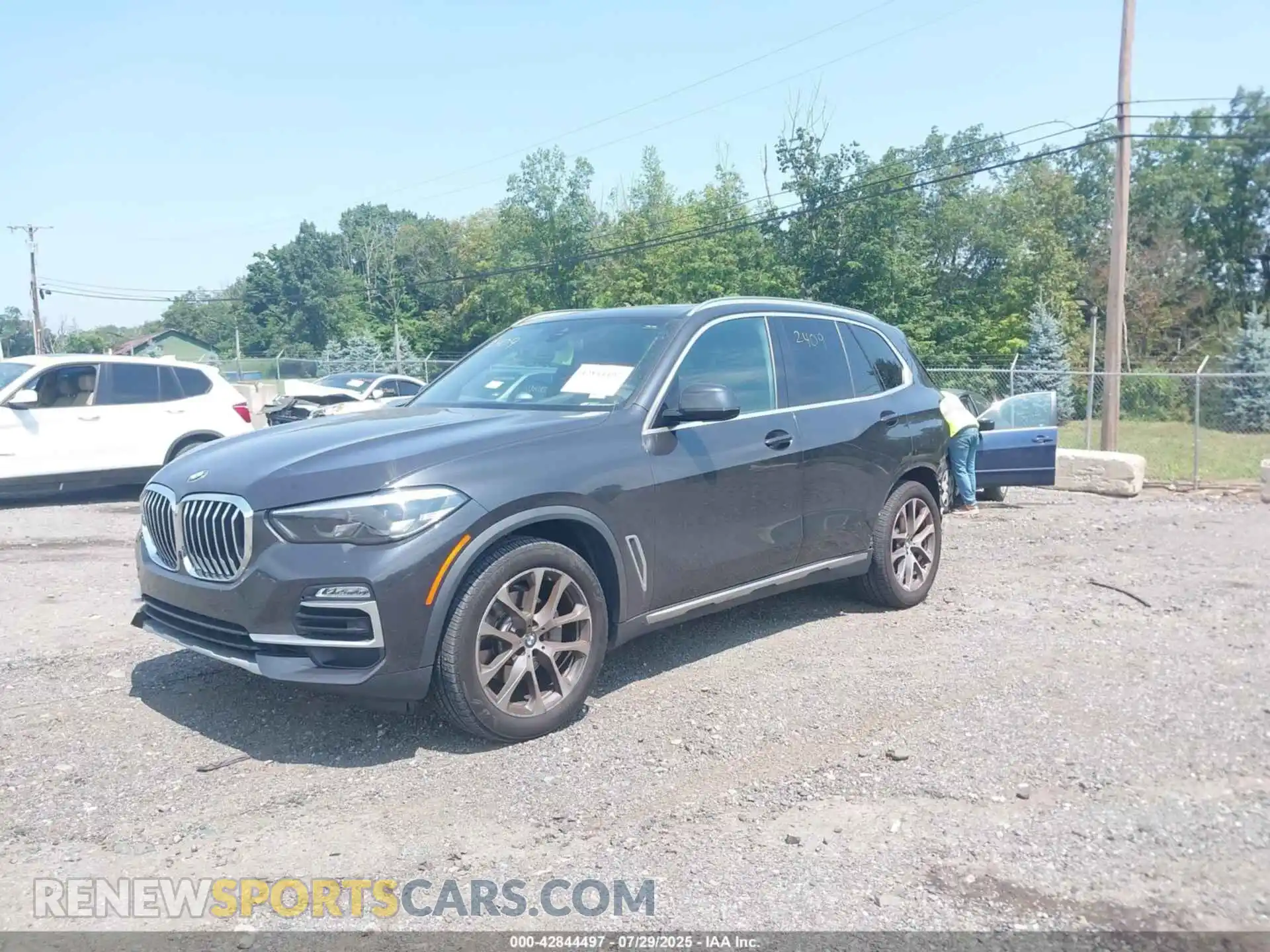 2 Photograph of a damaged car 5UXCR6C01M9E83289 BMW X5 2021