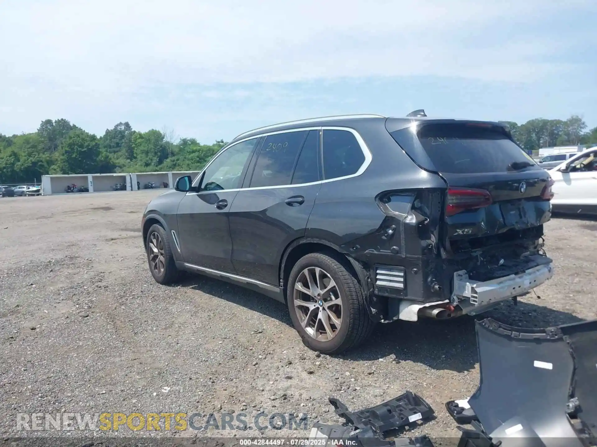 3 Photograph of a damaged car 5UXCR6C01M9E83289 BMW X5 2021